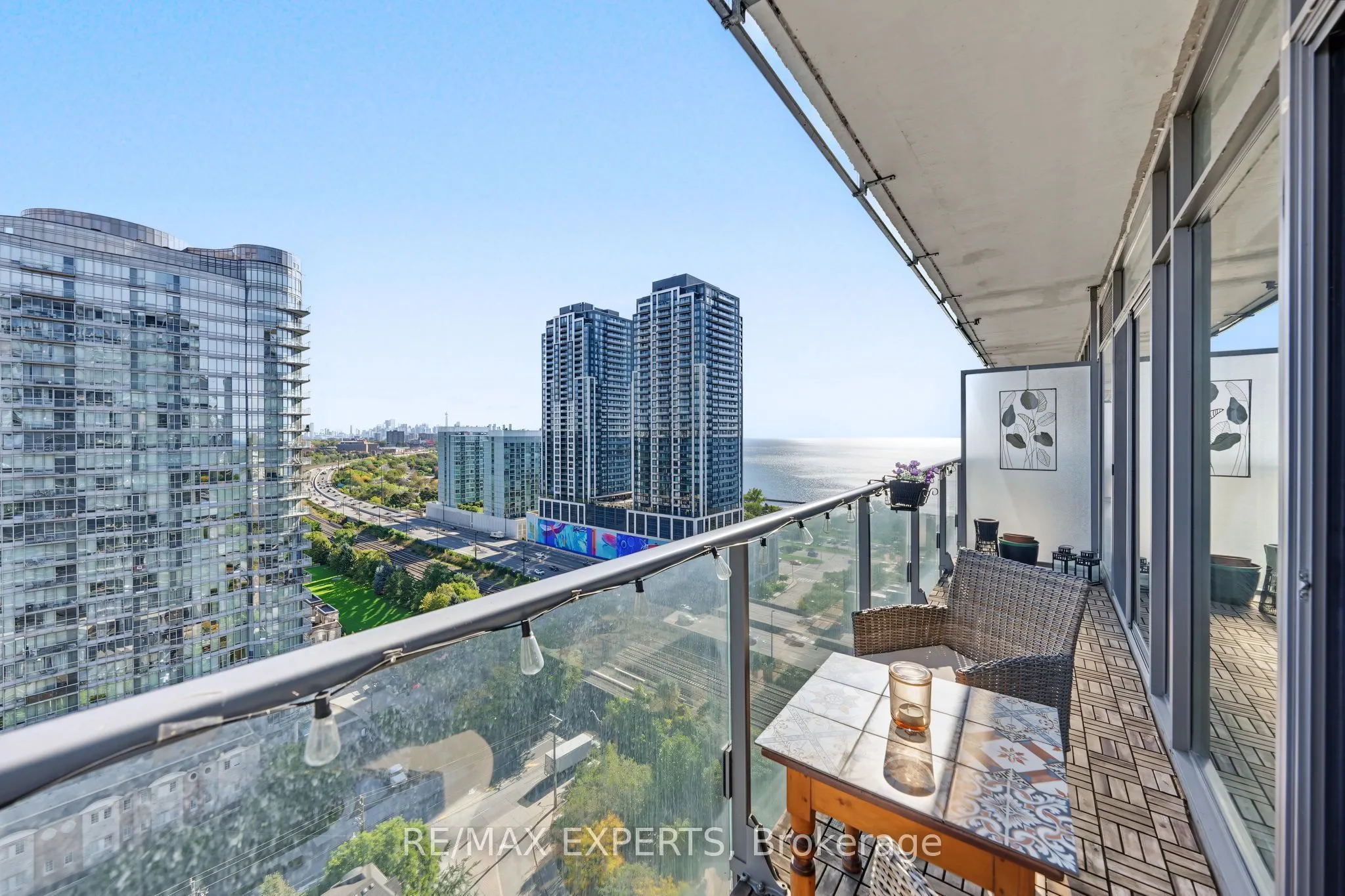 103 The Queensway #1915