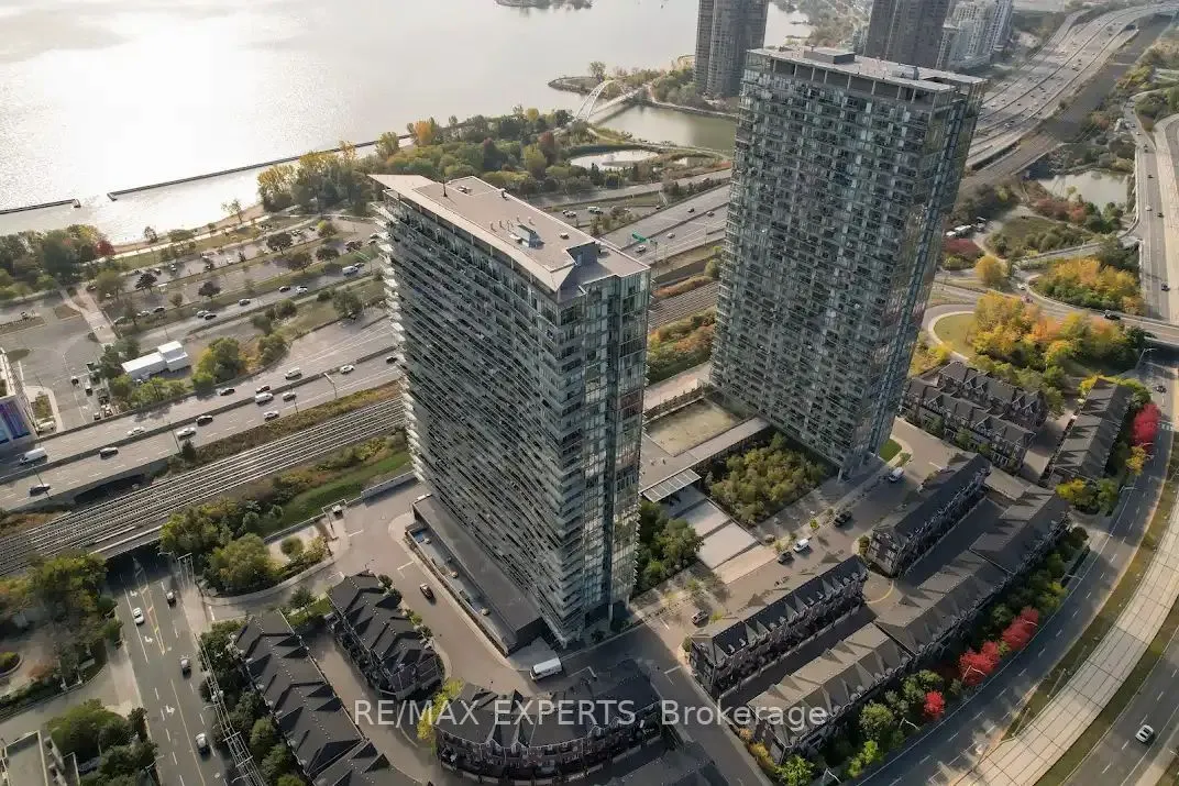 103 The Queensway #1915