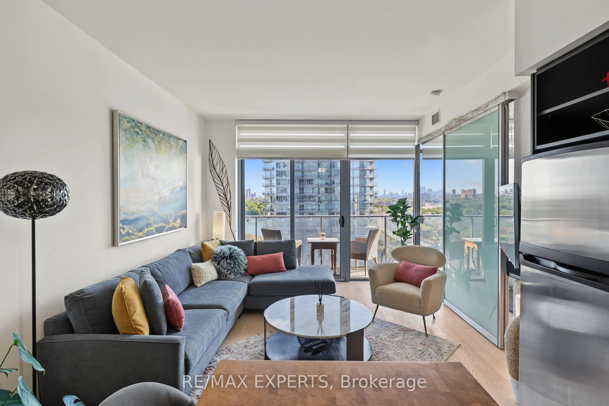 103 The Queensway #1915
