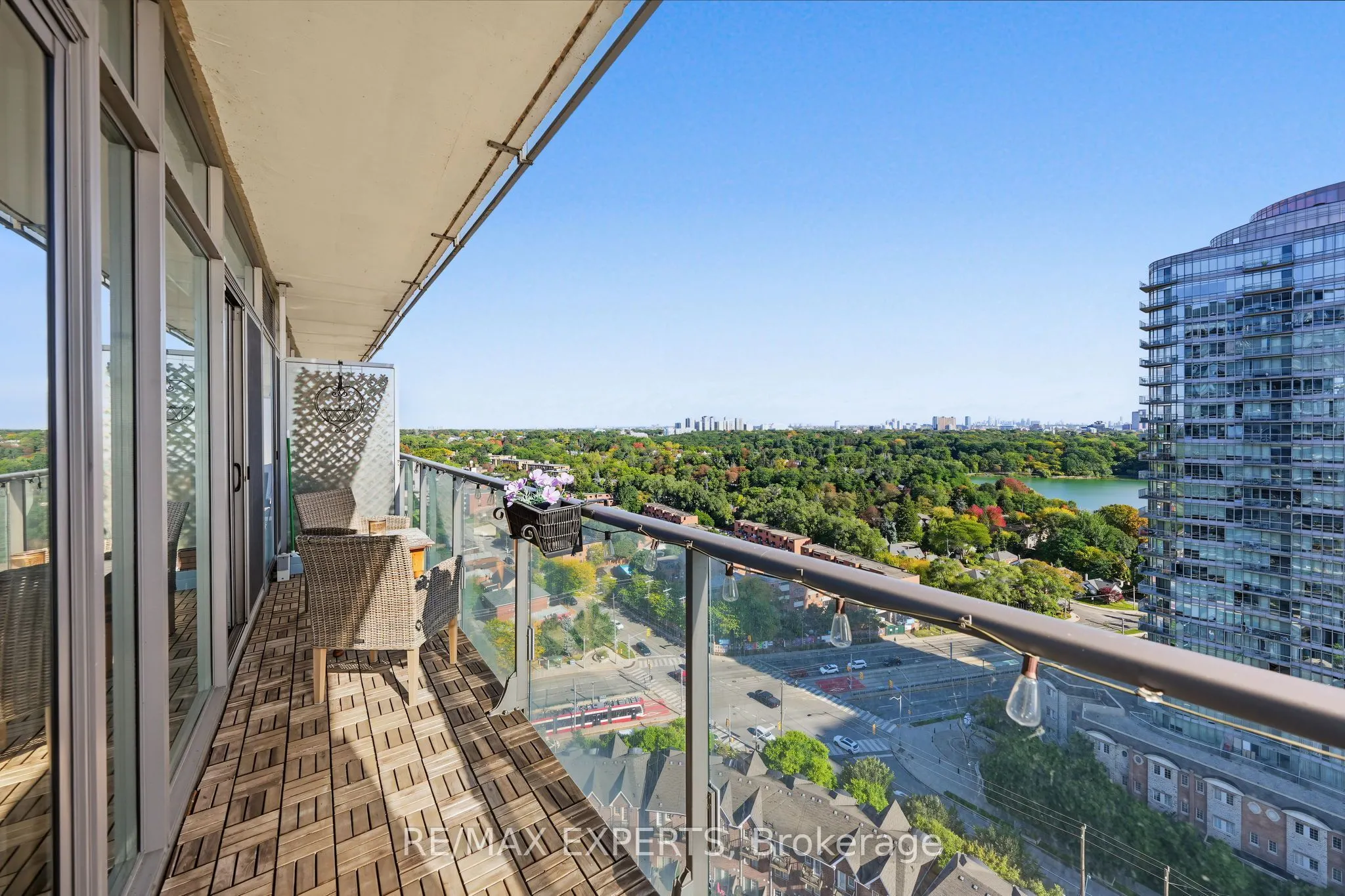 103 The Queensway #1915