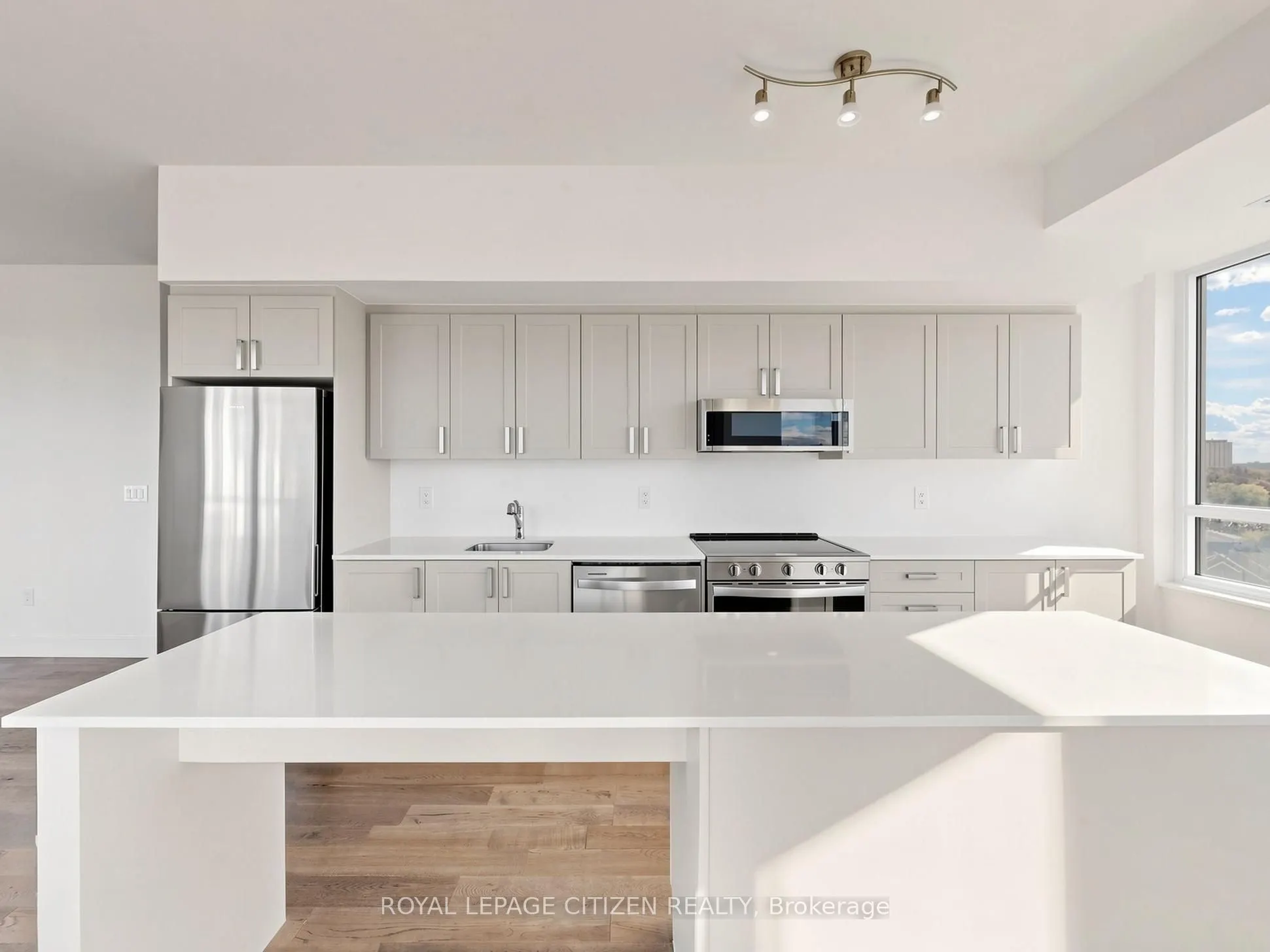 1063 Douglas McCurdy Comm #907