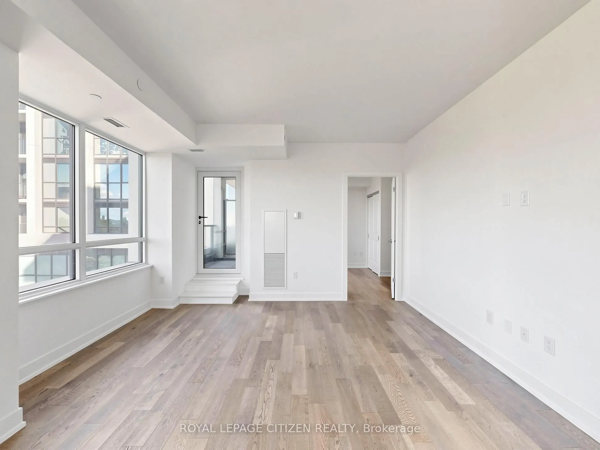 1063 Douglas McCurdy Comm #907