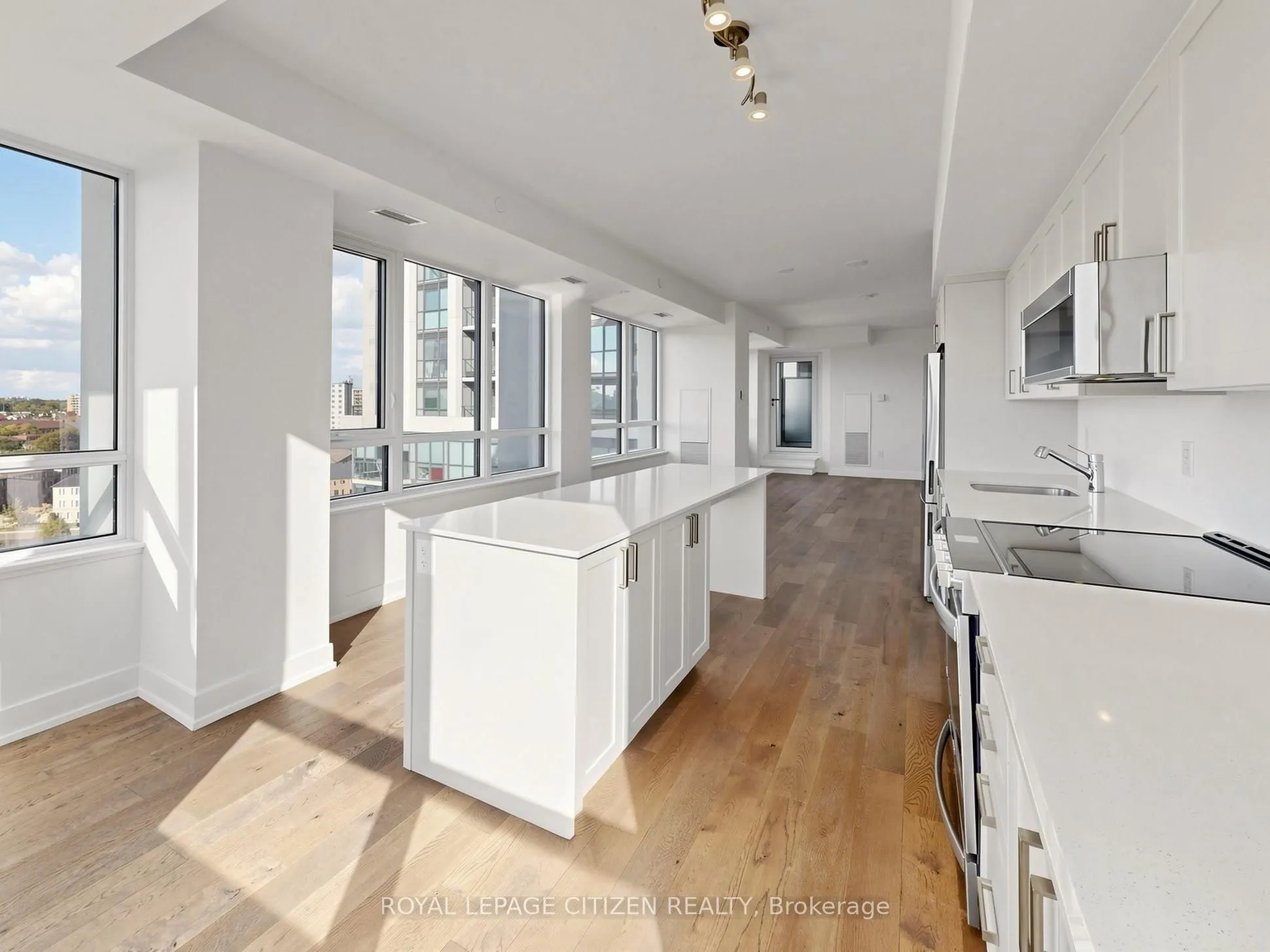 1063 Douglas McCurdy Comm #907