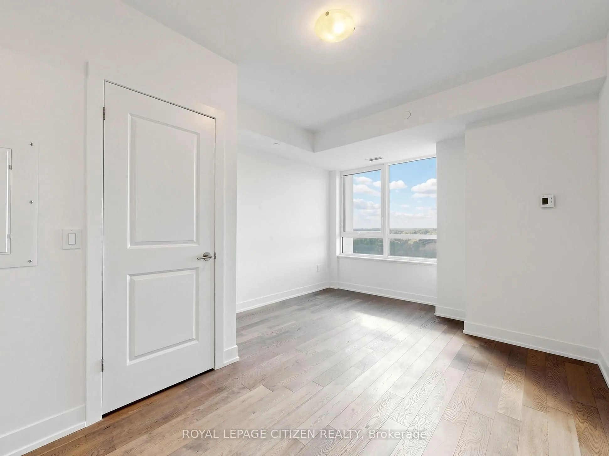 1063 Douglas McCurdy Comm #907