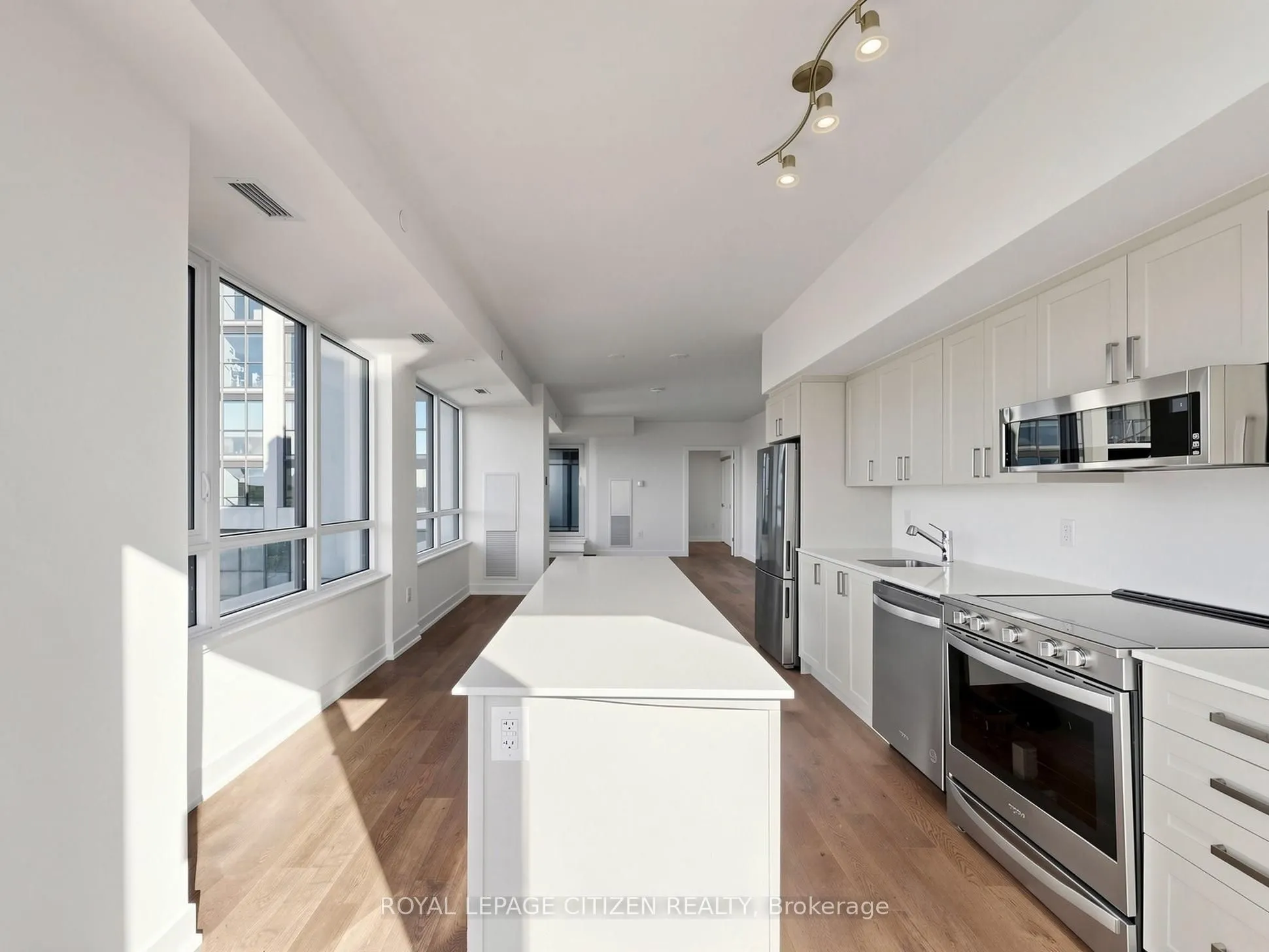 1063 Douglas McCurdy Comm #907