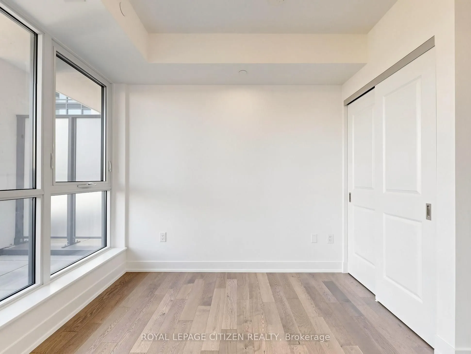 1063 Douglas McCurdy Comm #907