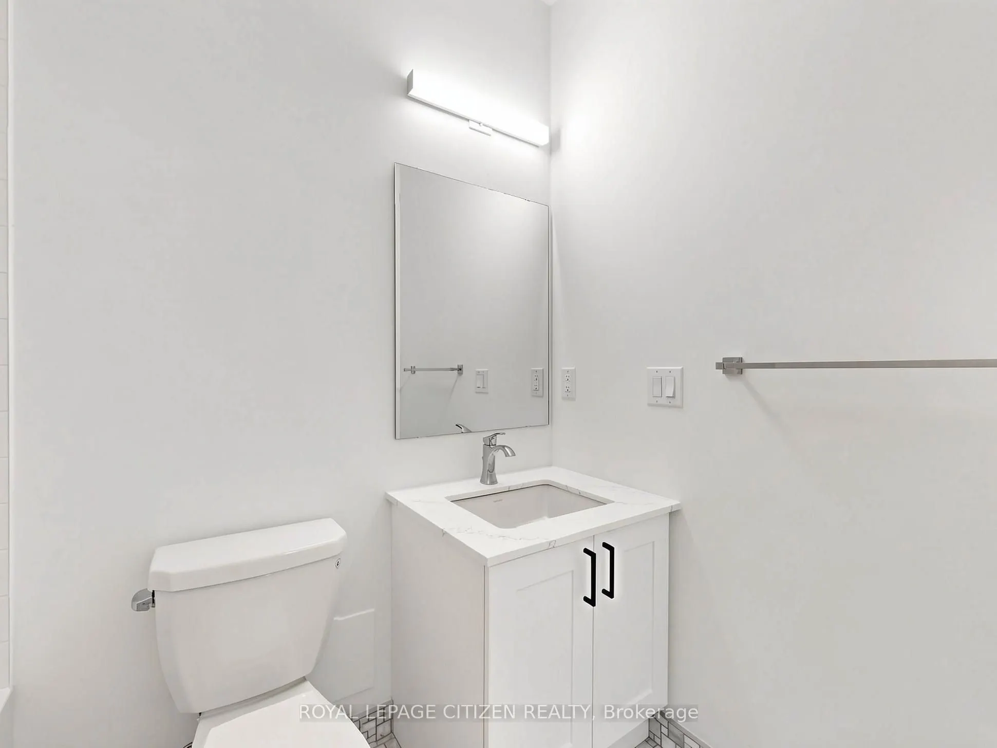 1063 Douglas Mccurdy Comm #707