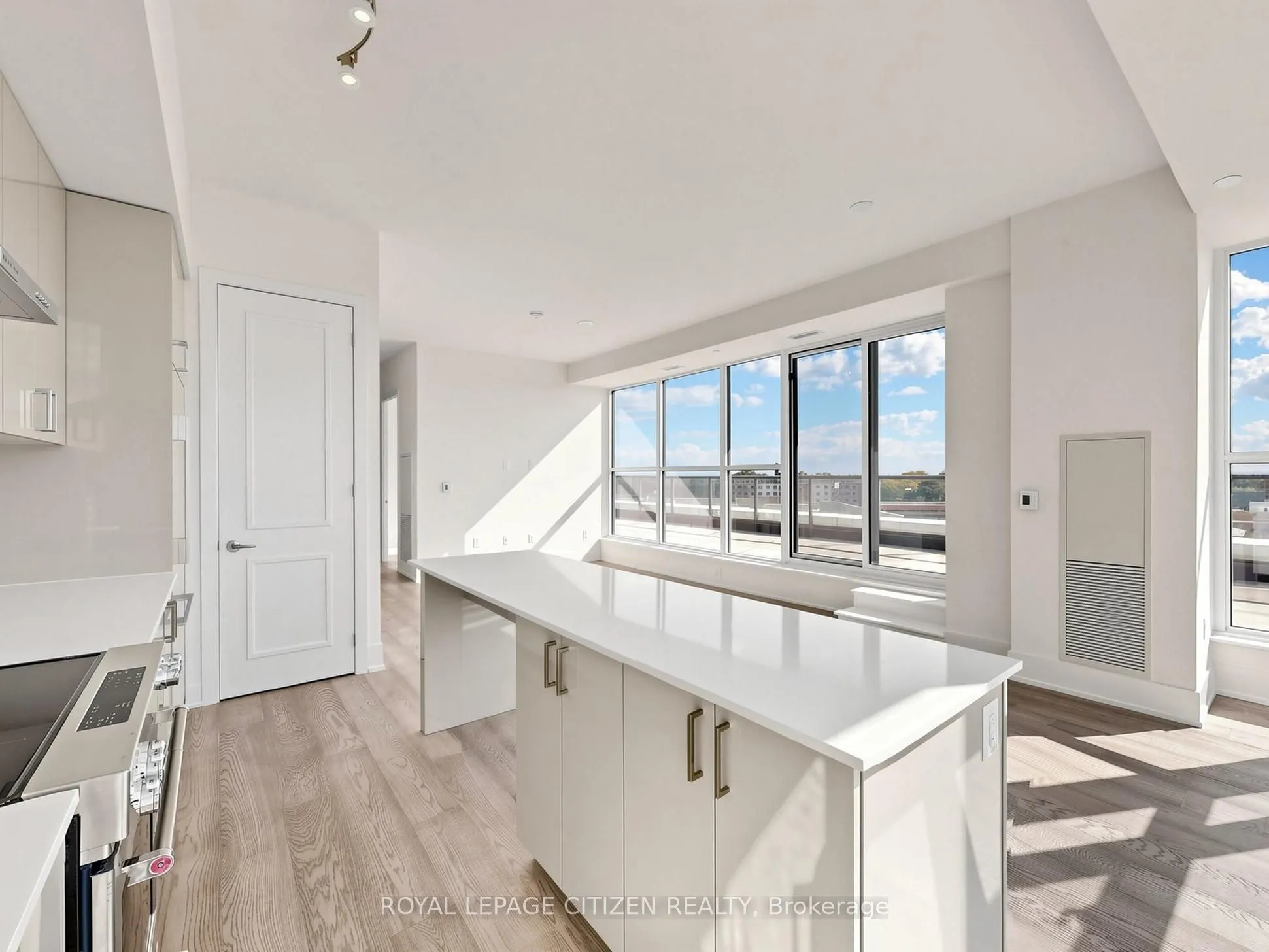 1063 Douglas Mccurdy Comm #707