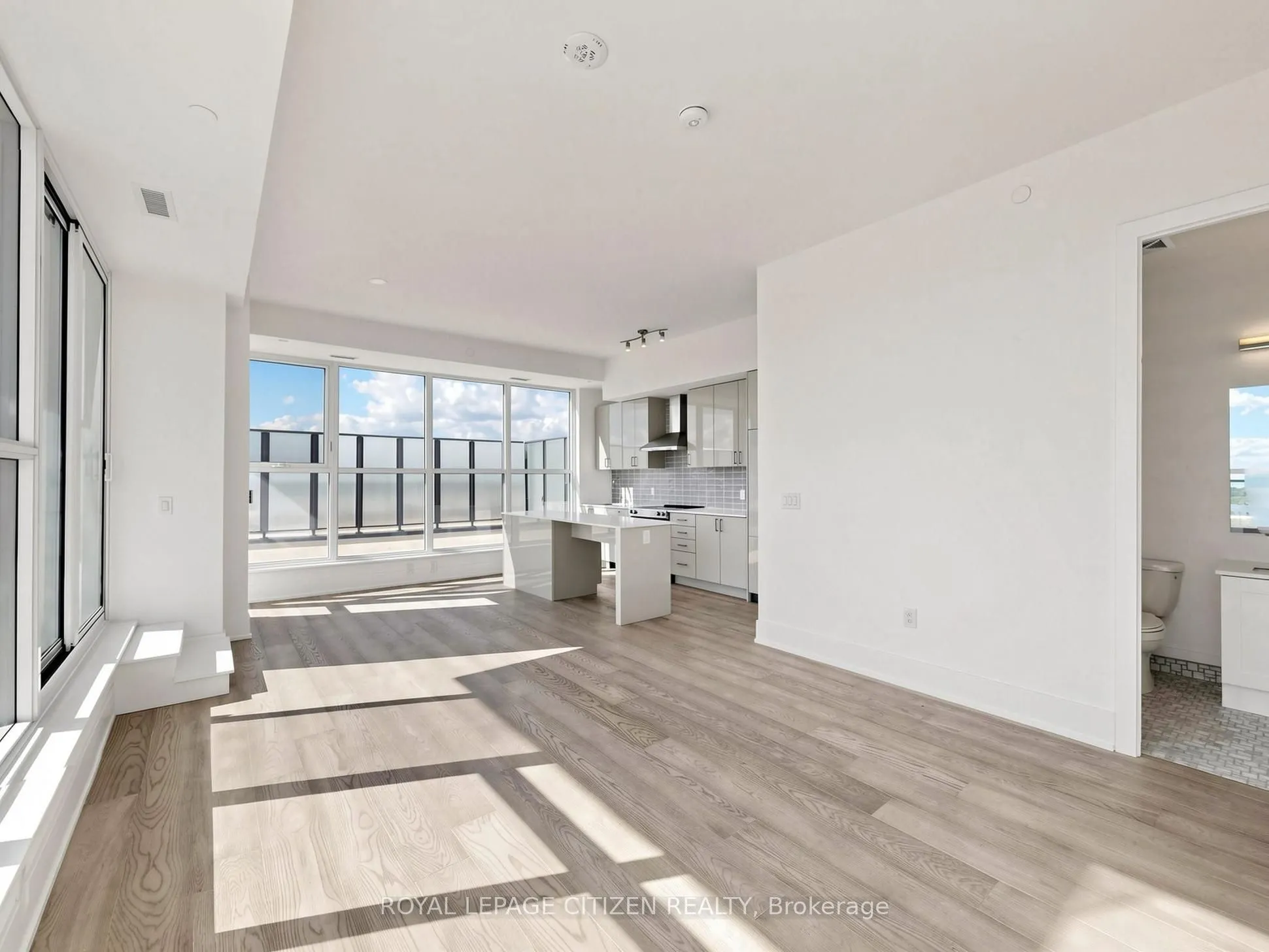 1063 Douglas Mccurdy Comm #707