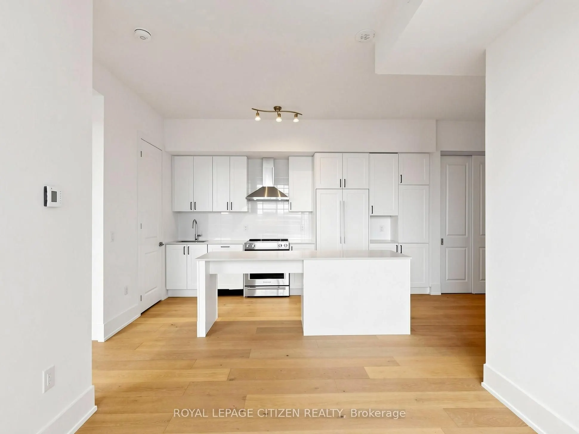 1063 Douglas McCurdy Comm #701
