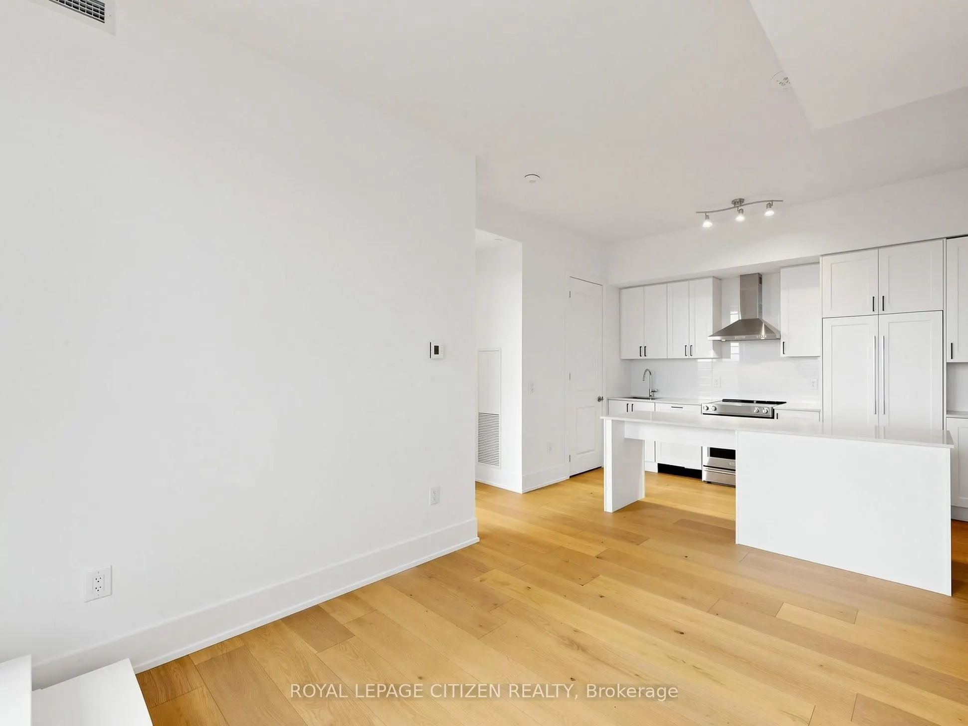 1063 Douglas McCurdy Comm #701