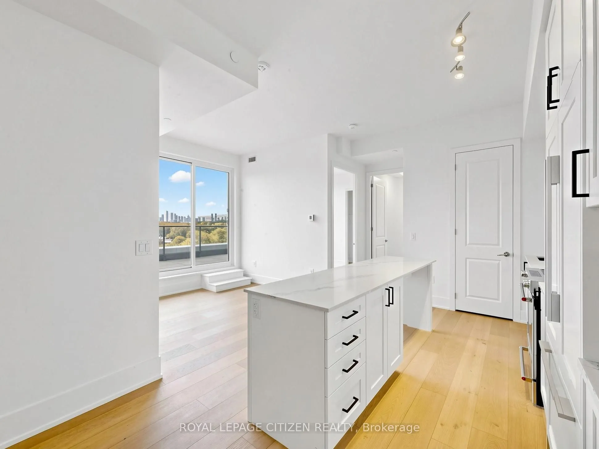 1063 Douglas McCurdy Comm #701