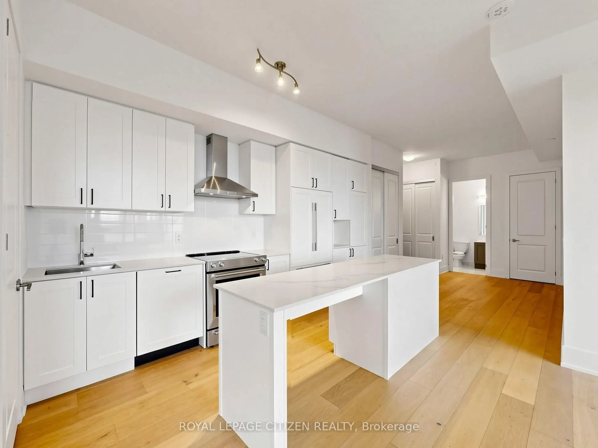 1063 Douglas McCurdy Comm #701