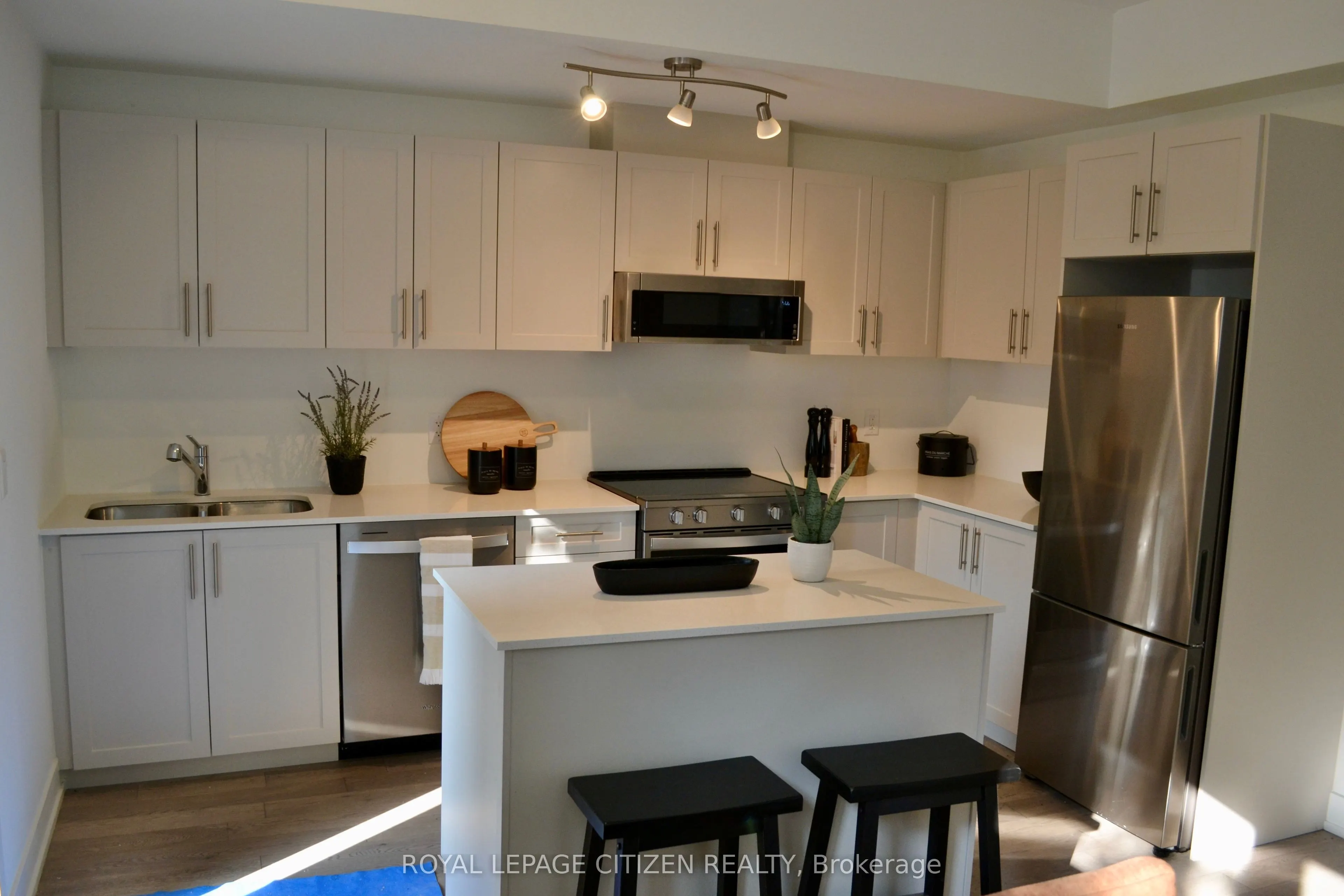 1060 Douglas Mccurdy Common #138