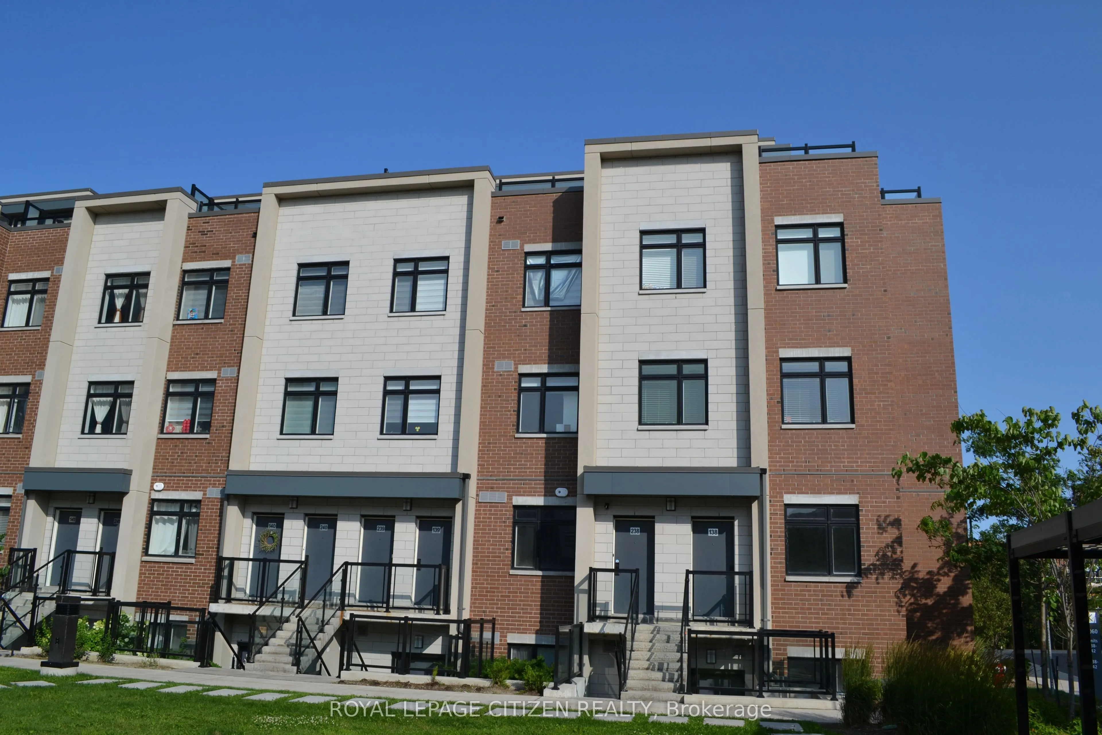 1060 Douglas Mccurdy Common #138
