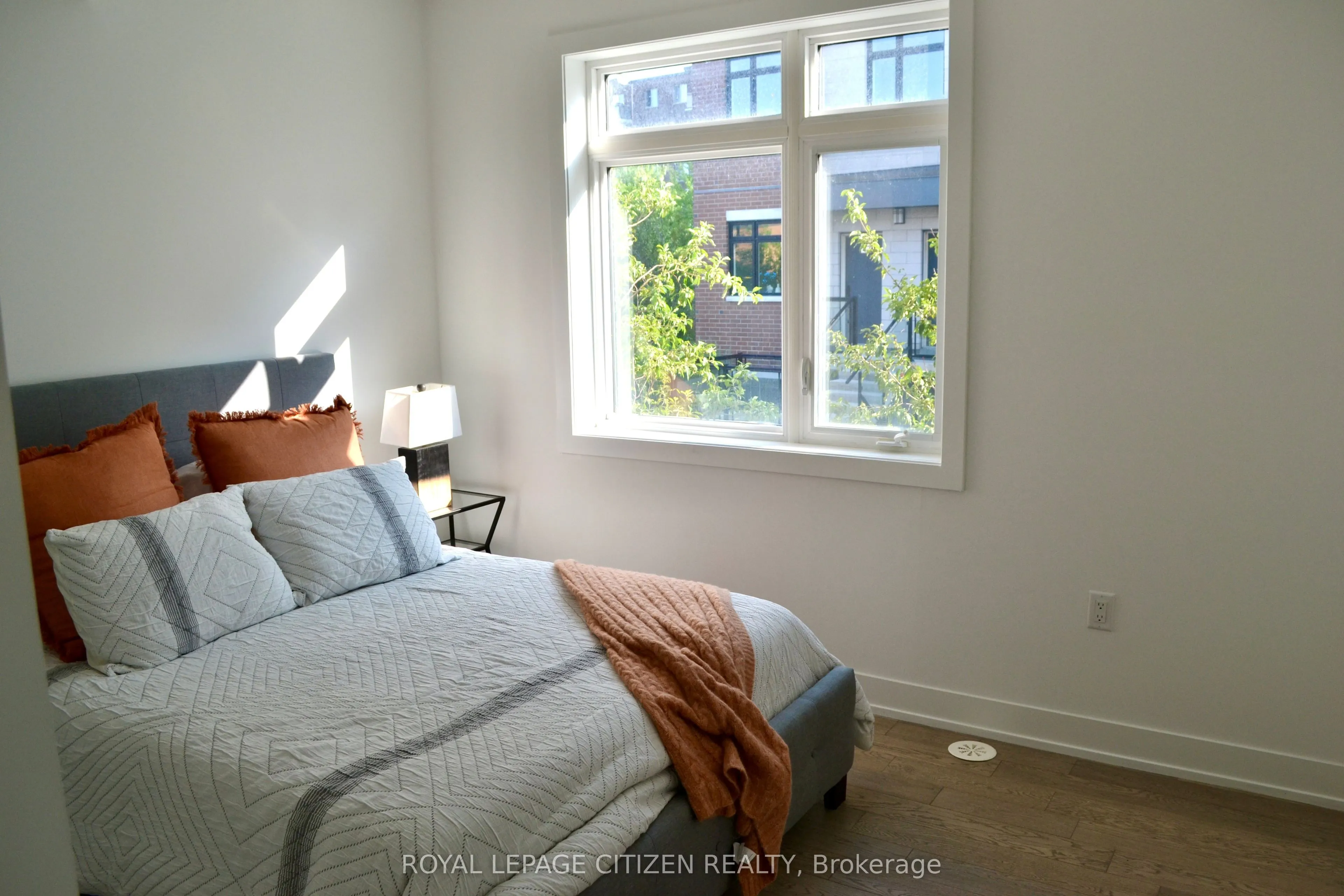 1060 Douglas Mccurdy Common #138