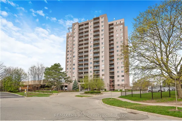 975 WARWICK Court