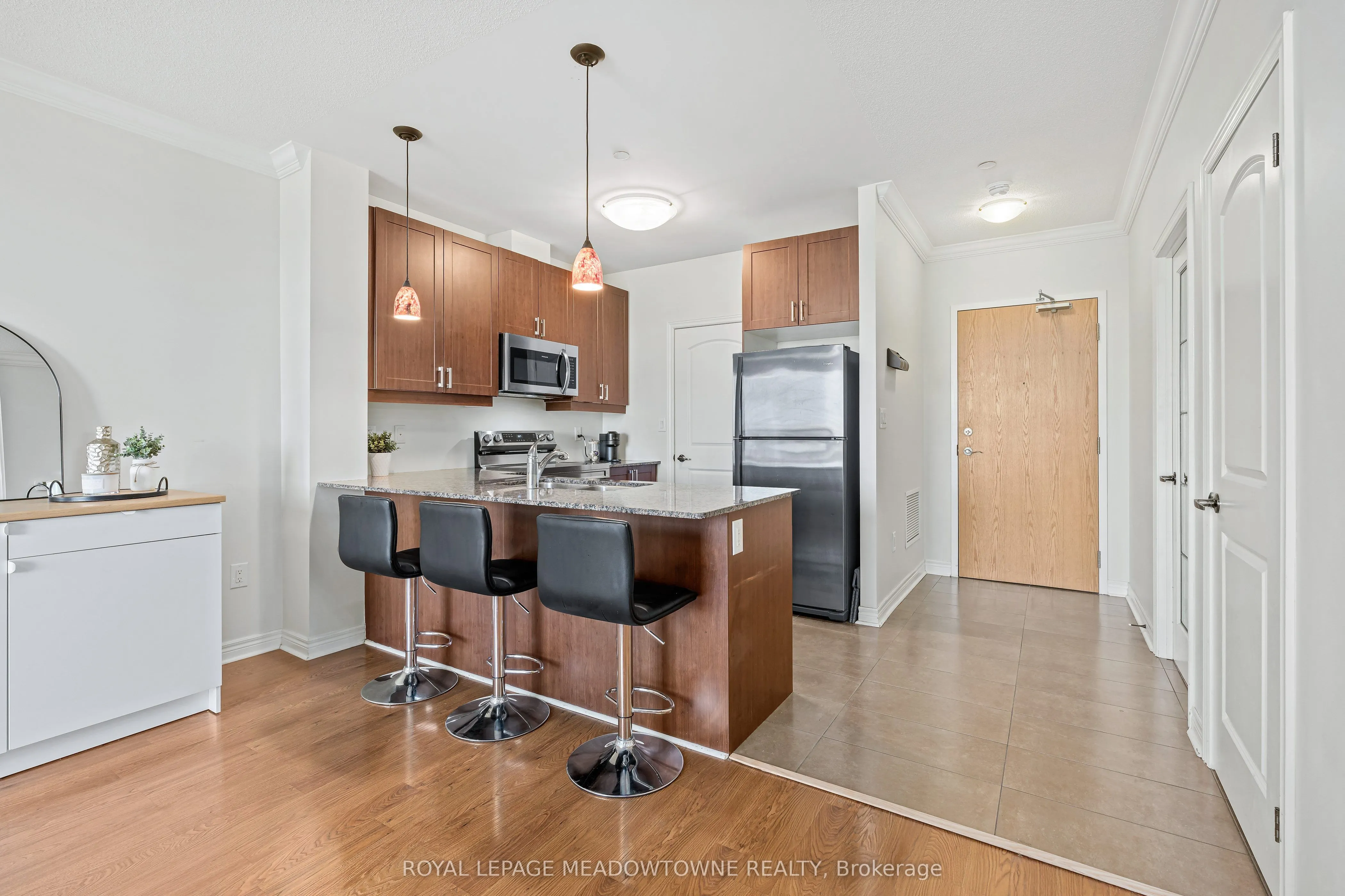 383 Main Street E #520