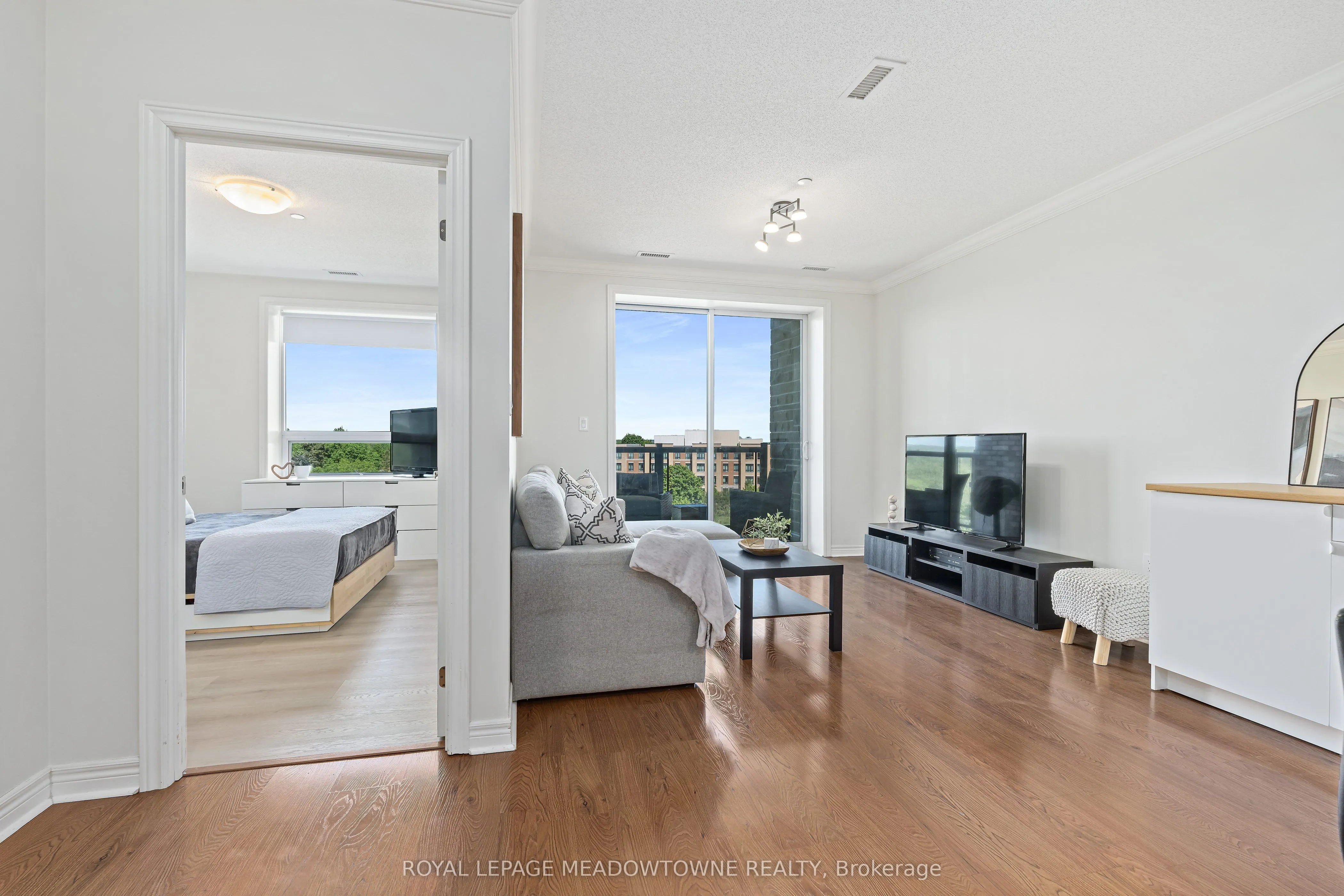 383 Main Street E #520