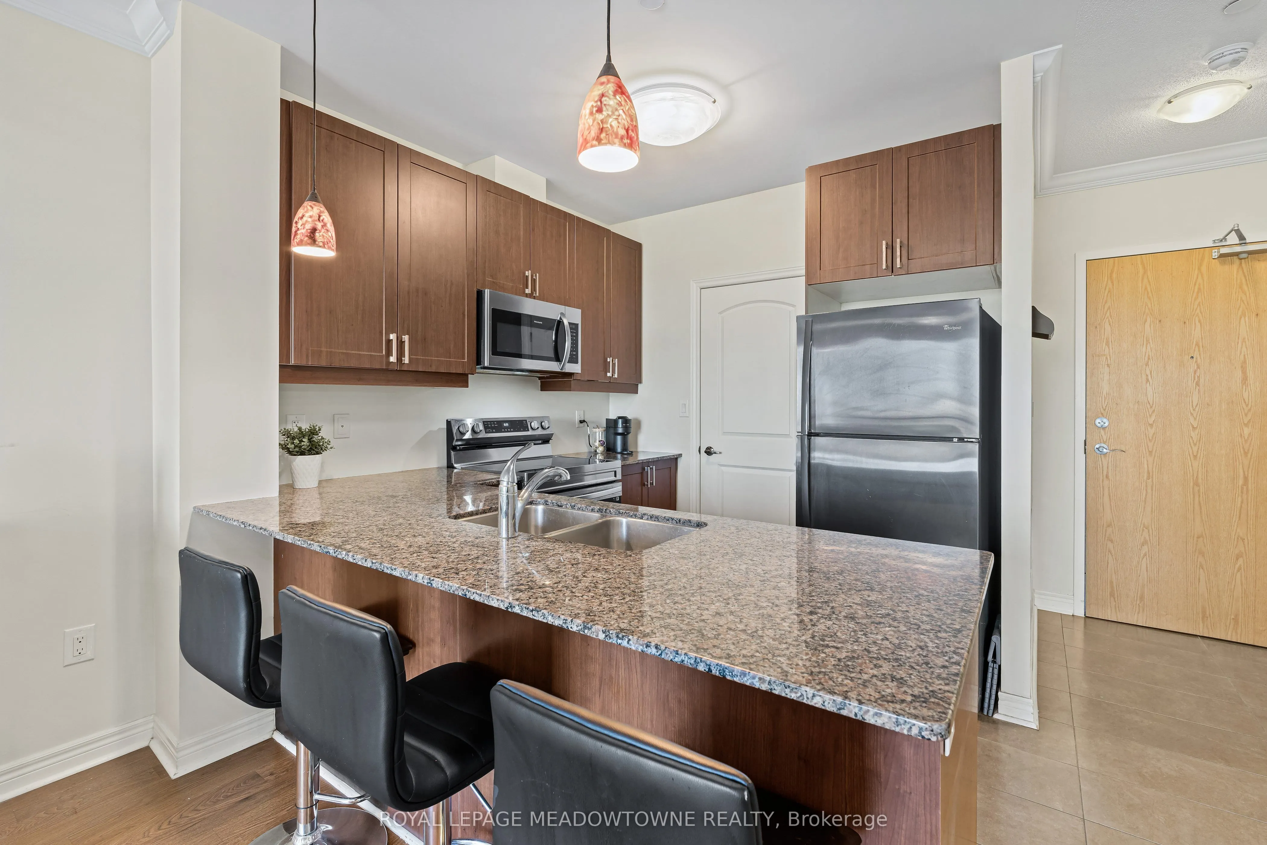 383 Main Street E #520