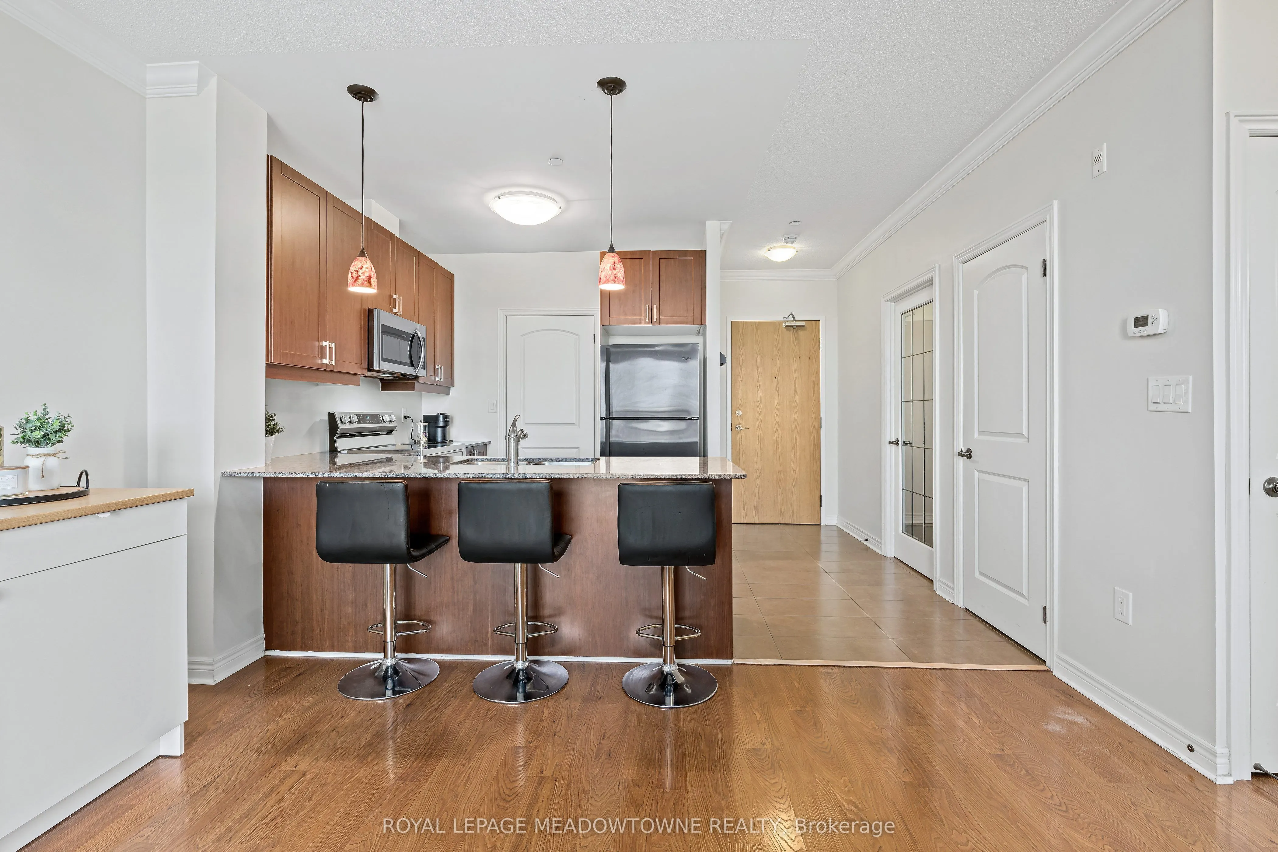 383 Main Street E #520