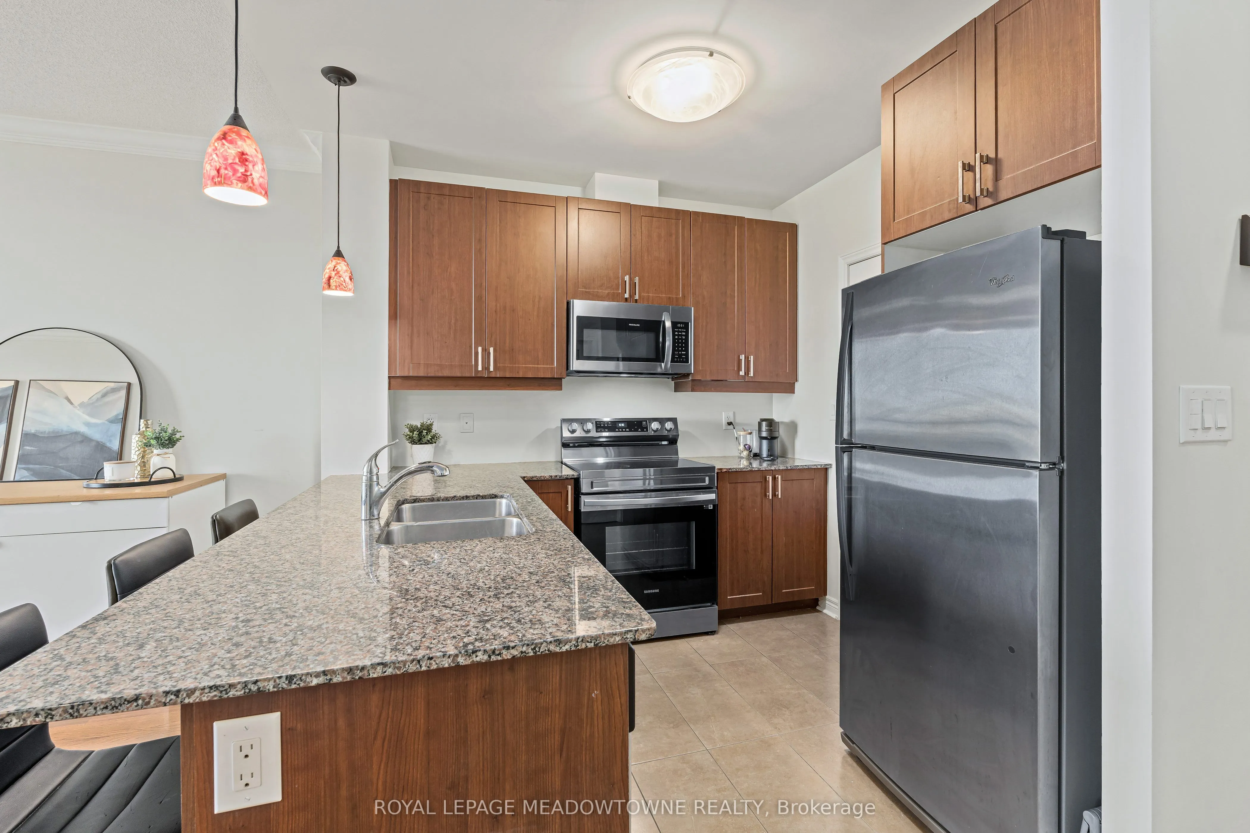 383 Main Street E #520