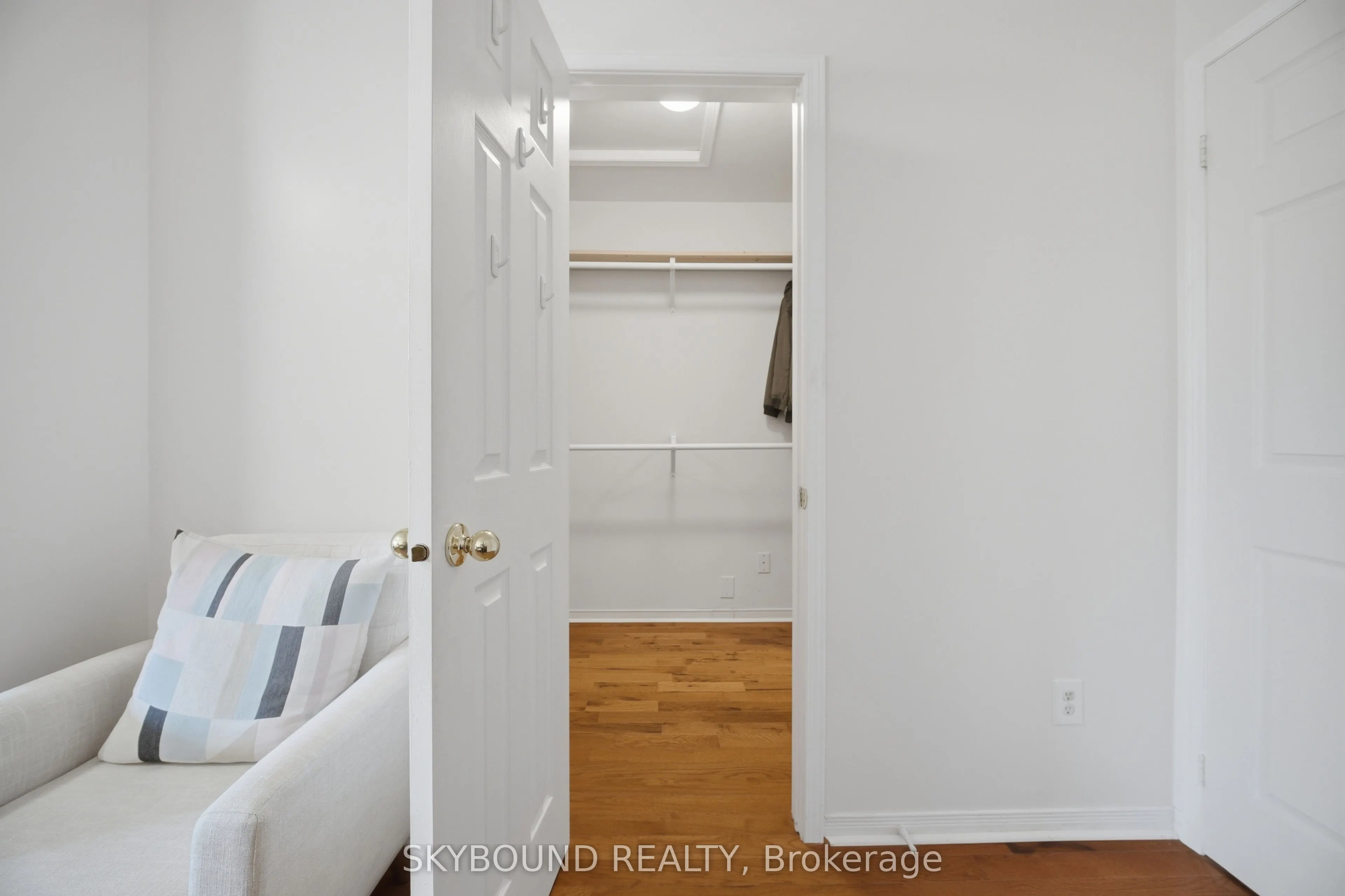 3906 Zenith Court