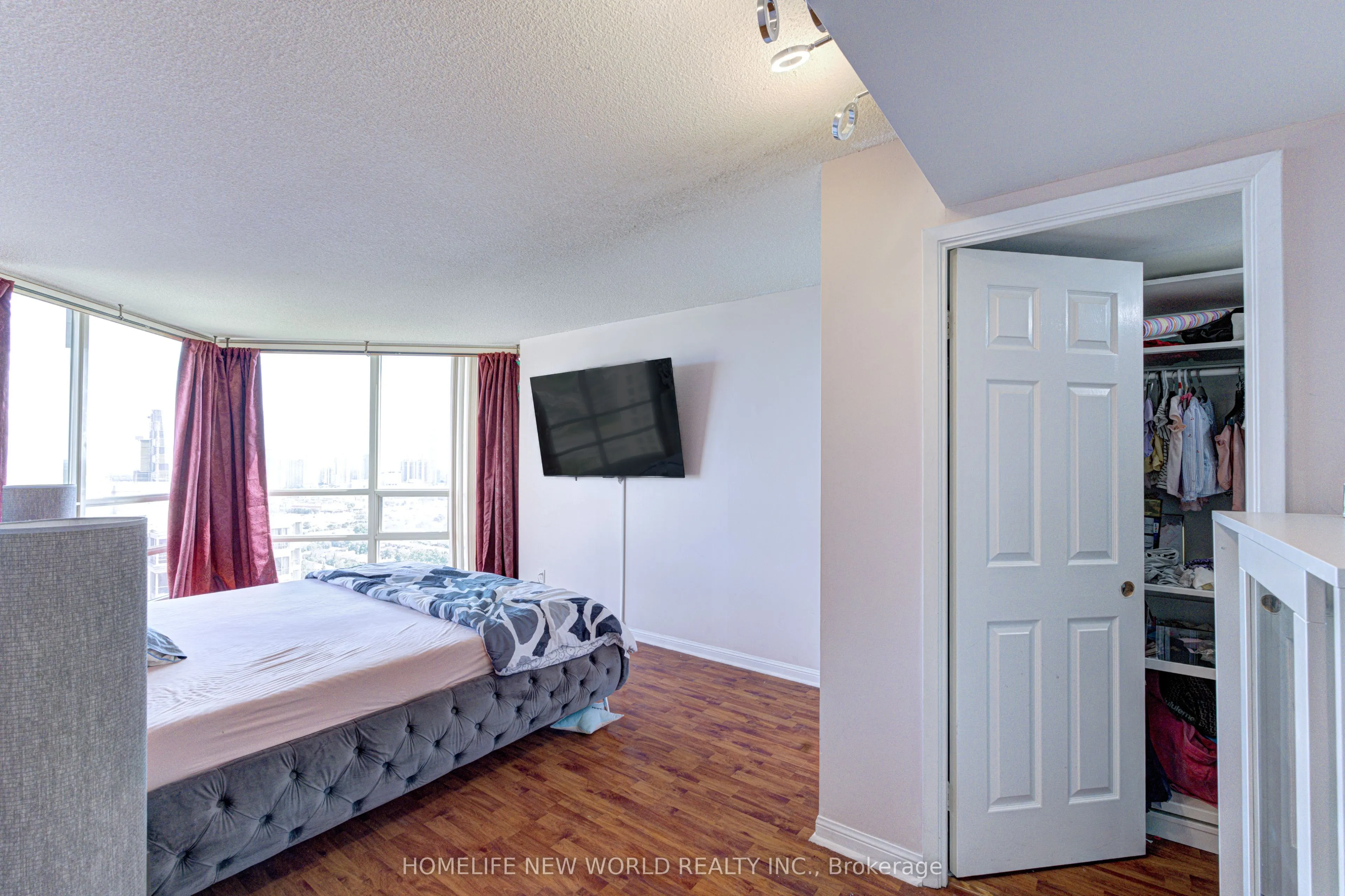 45 Kingsbridge Garden Circle #2704