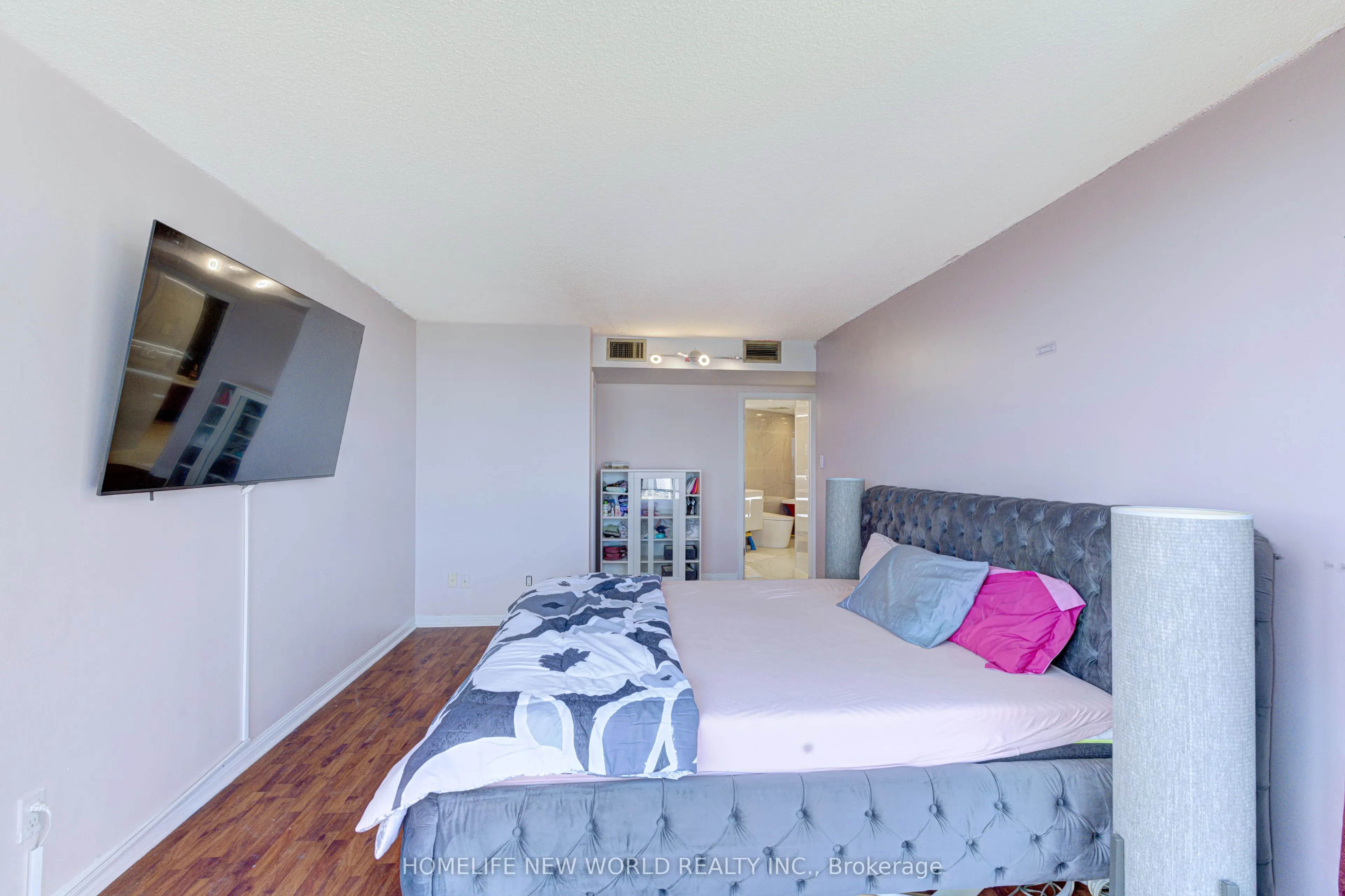 45 Kingsbridge Garden Circle #2704