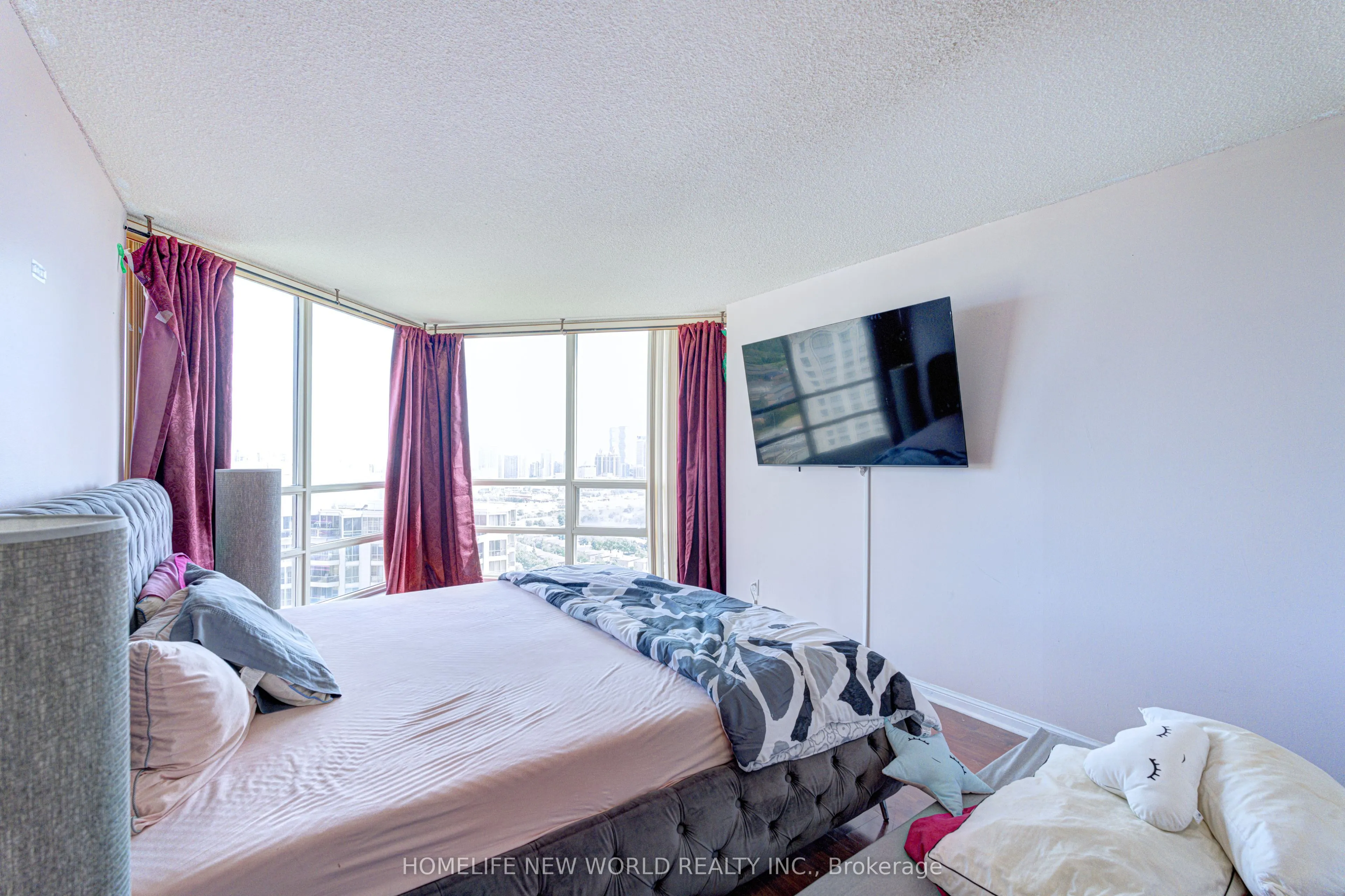 45 Kingsbridge Garden Circle #2704