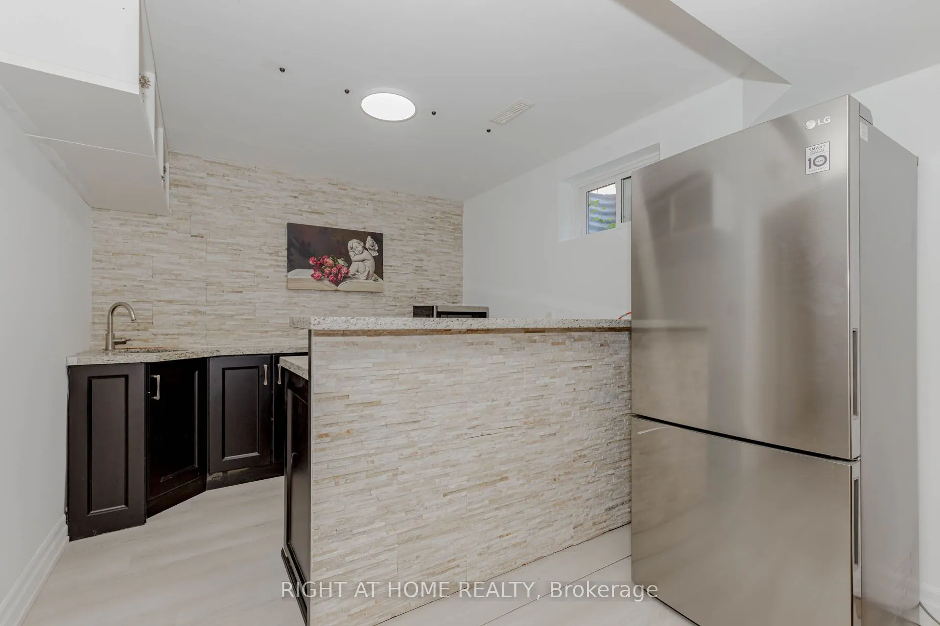 1073 Mesa Crescent