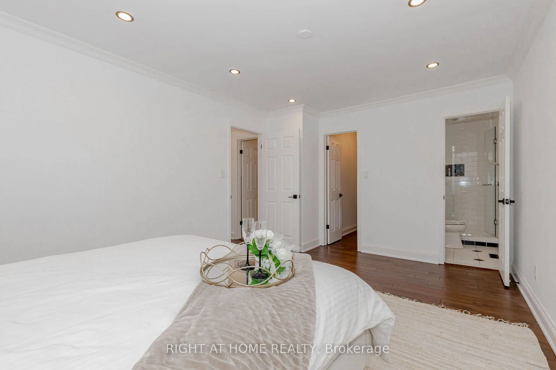 1073 Mesa Crescent