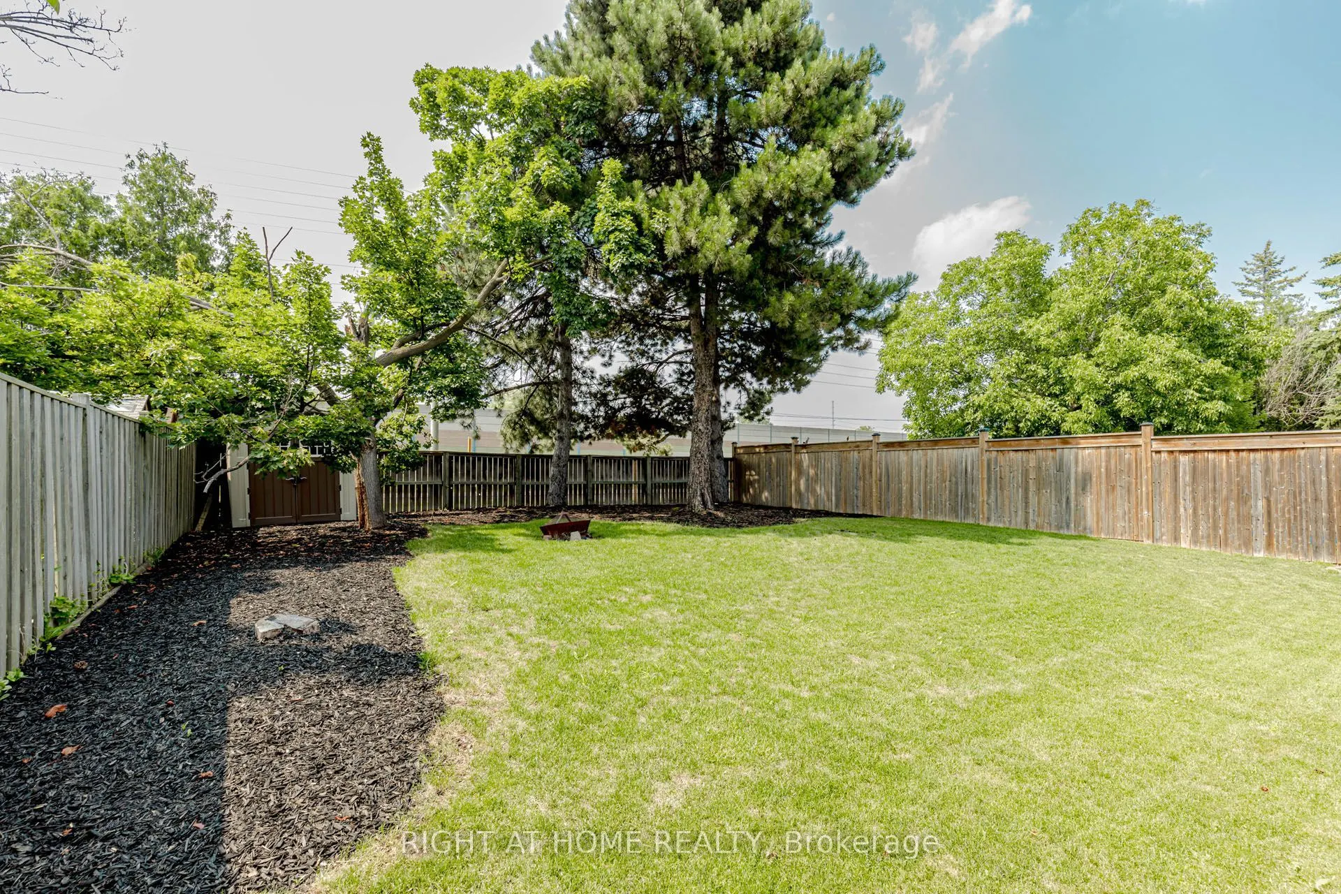 1073 Mesa Crescent
