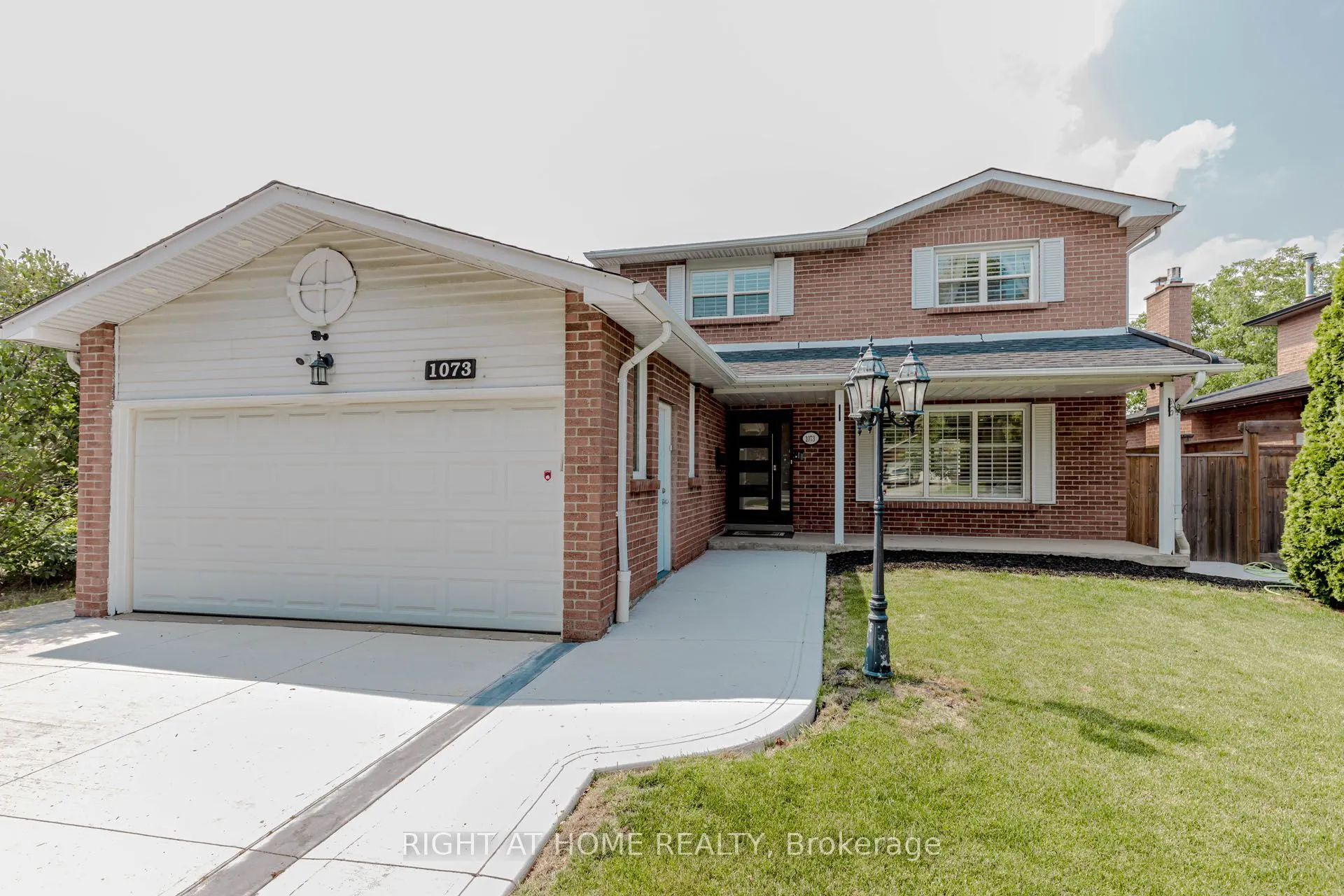 1073 Mesa Crescent