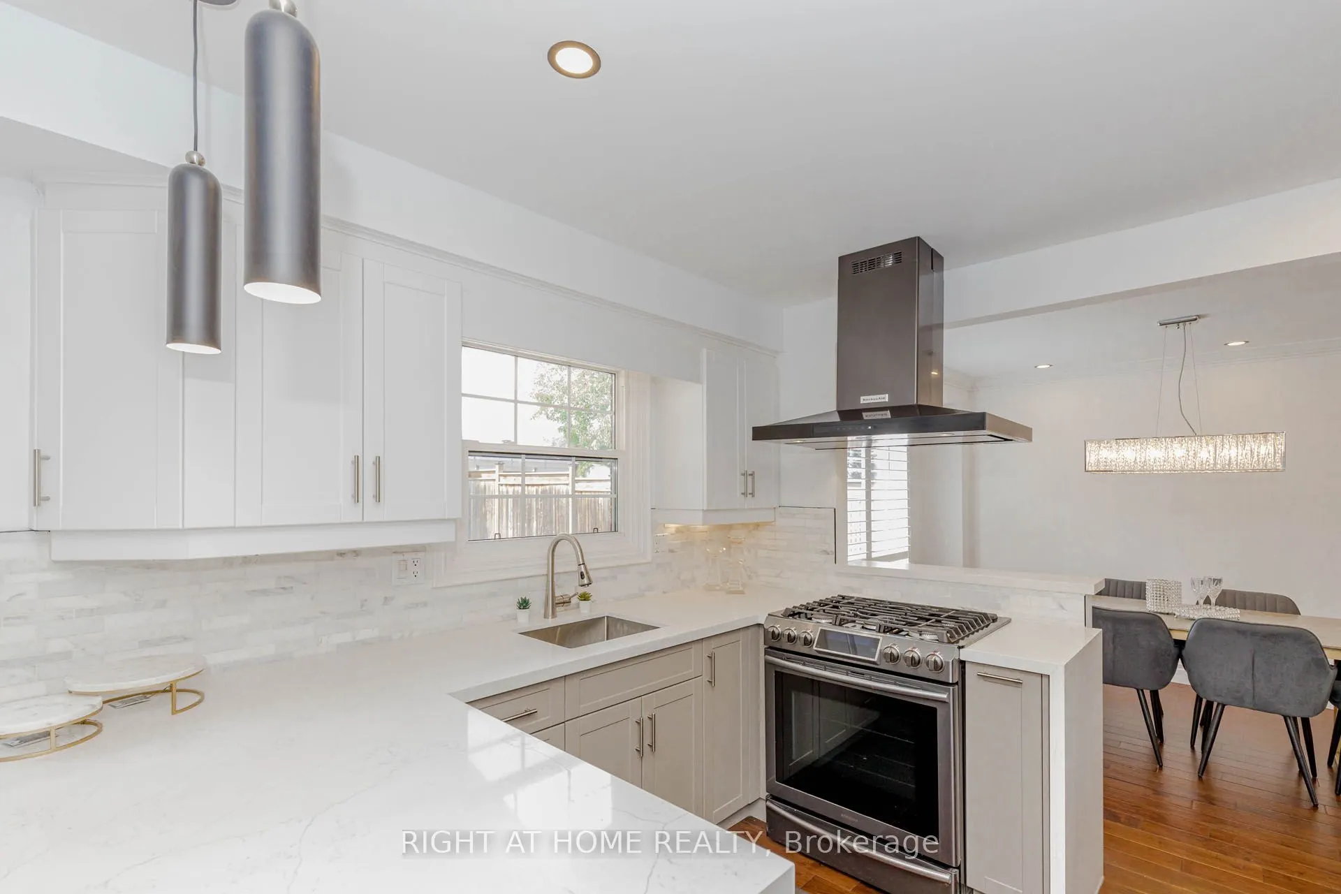 1073 Mesa Crescent