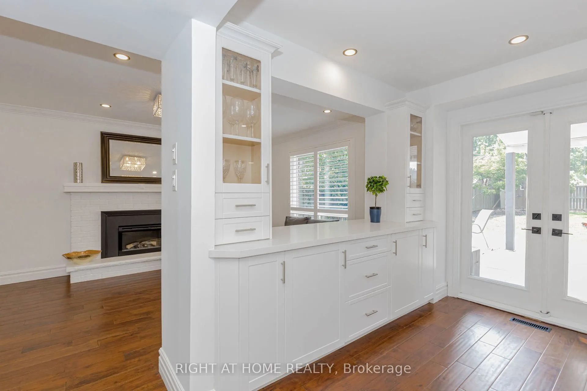 1073 Mesa Crescent