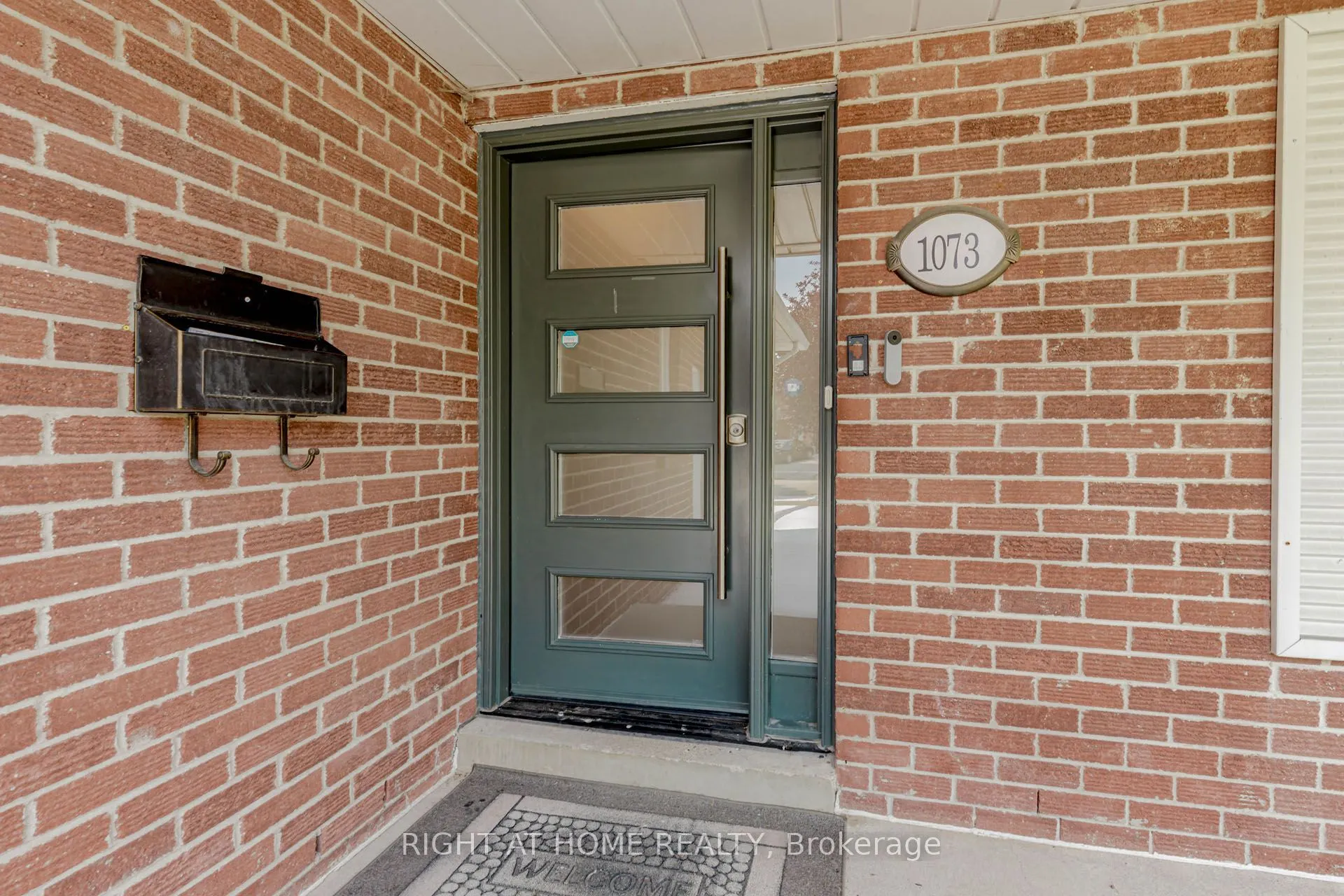 1073 Mesa Crescent