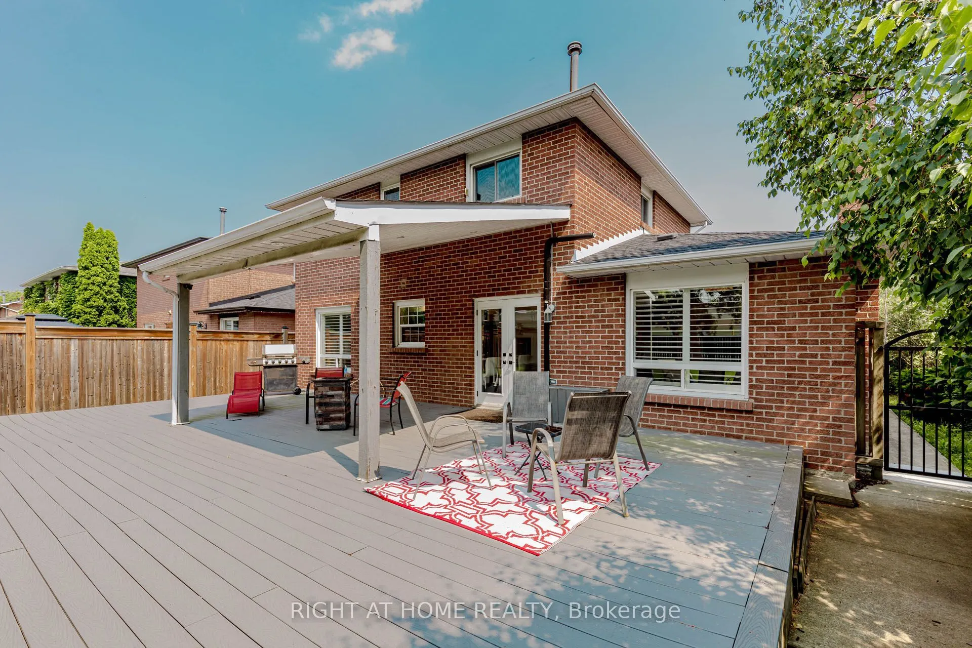 1073 Mesa Crescent