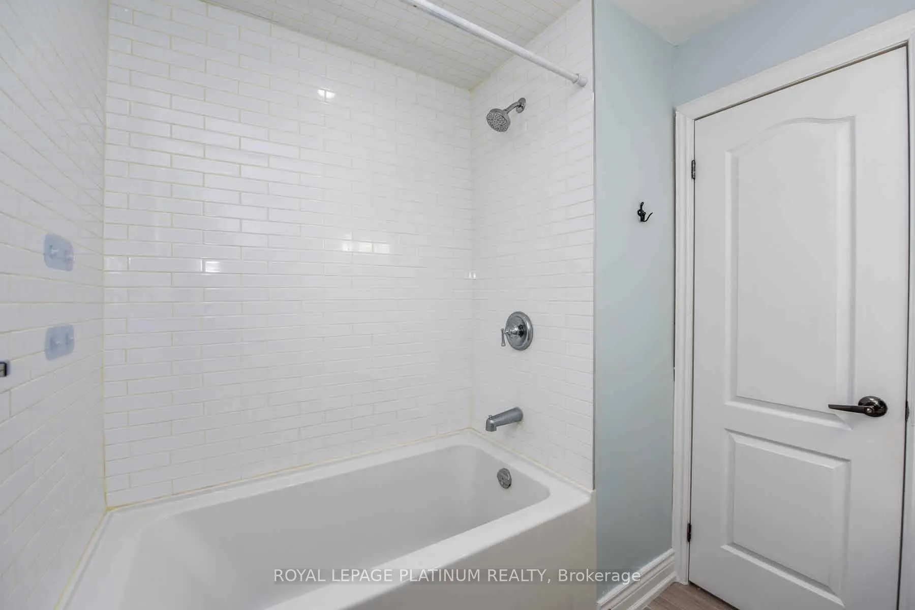 63 Lord Simcoe Drive