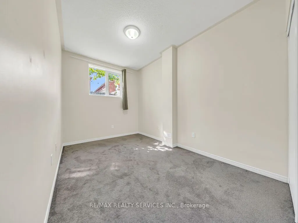 101 River Rock Crescent