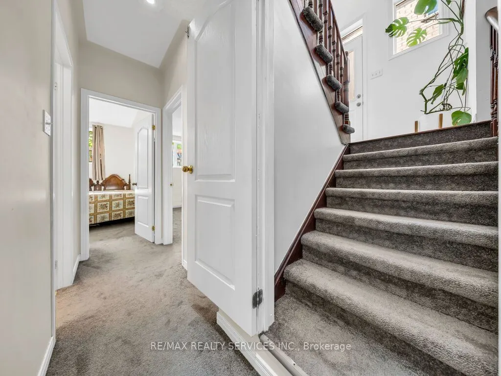 101 River Rock Crescent