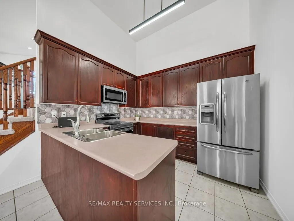 101 River Rock Crescent