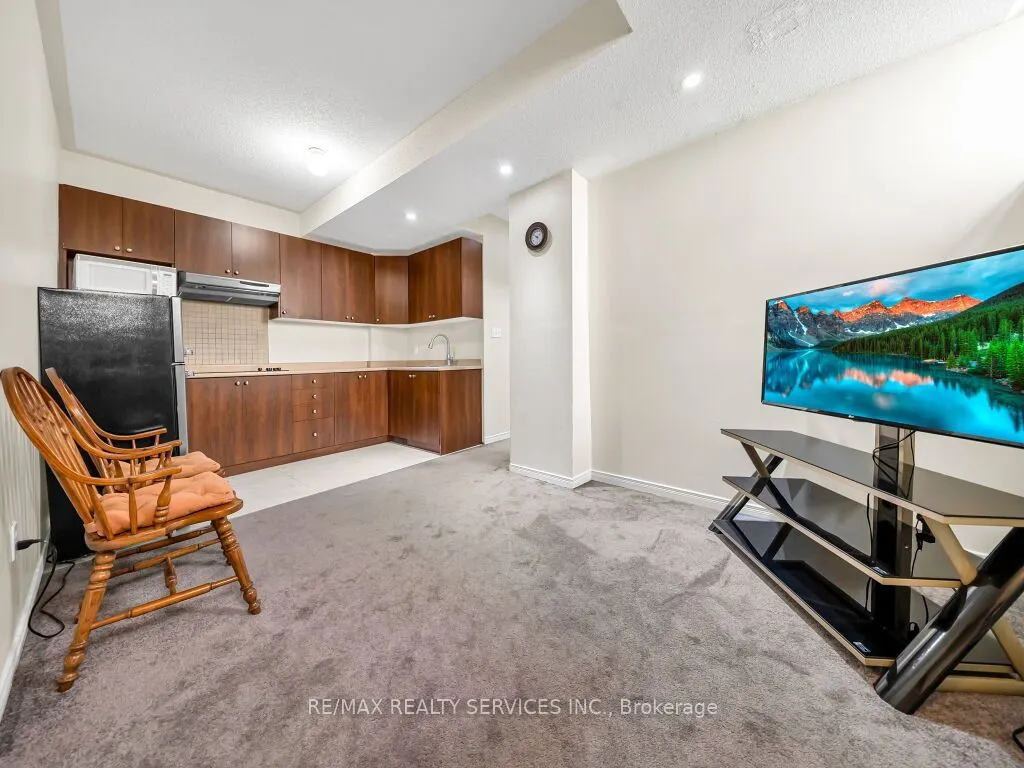 101 River Rock Crescent