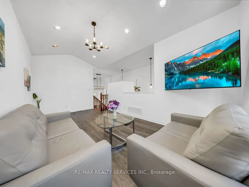 101 River Rock Crescent