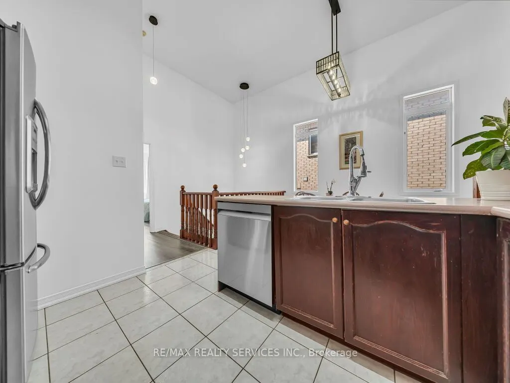 101 River Rock Crescent