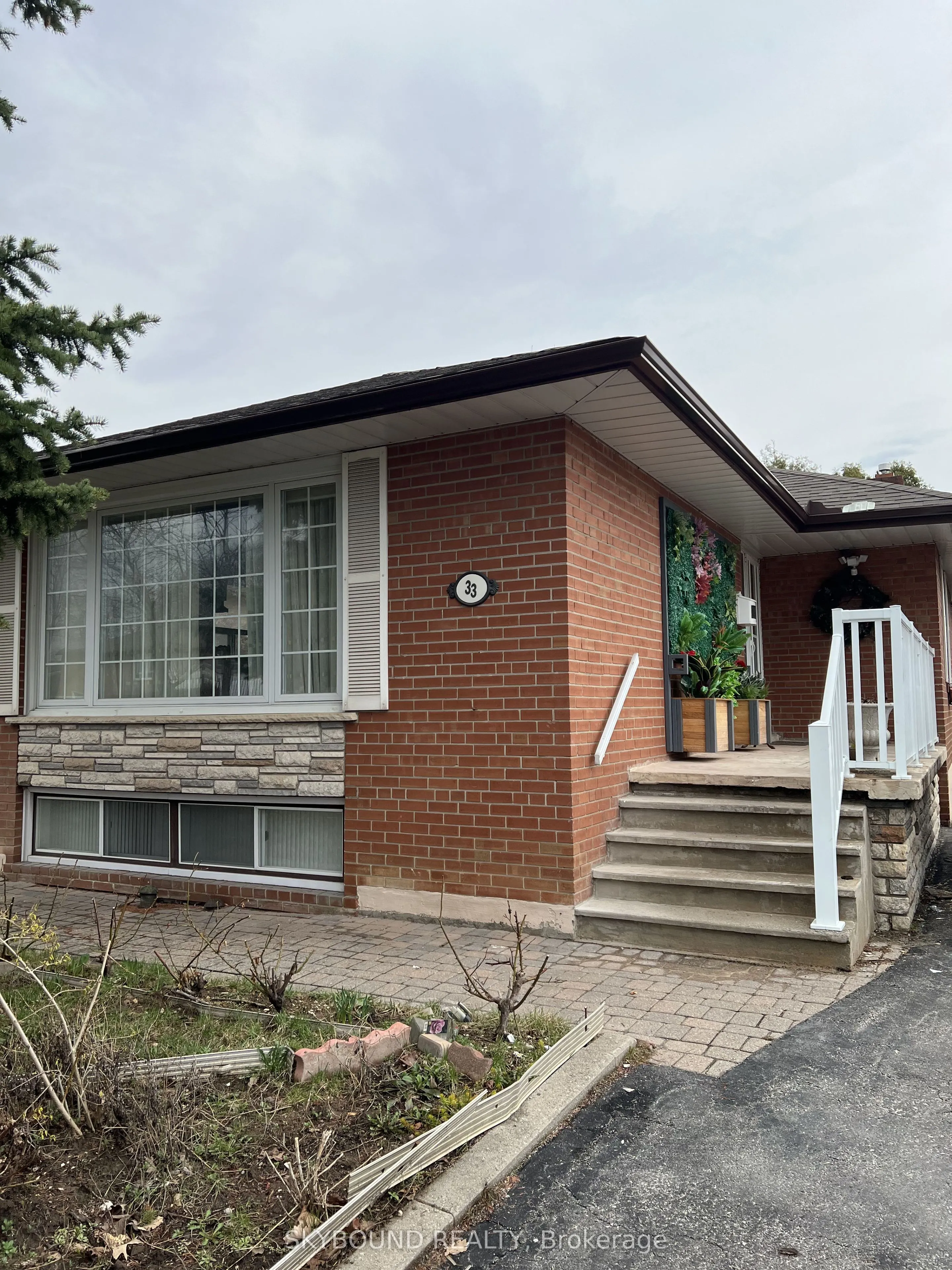 33 Bradstock Road