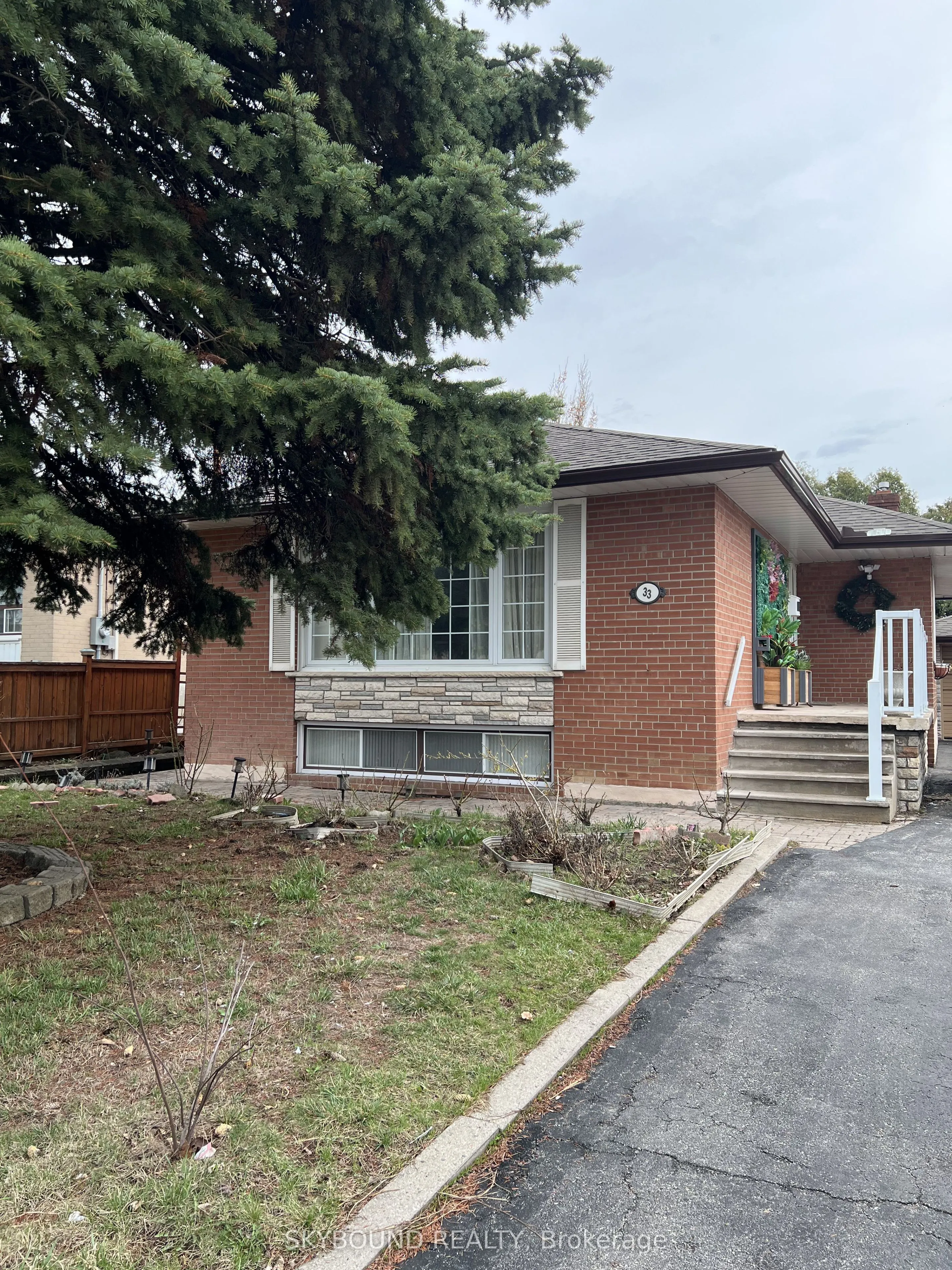 33 Bradstock Road