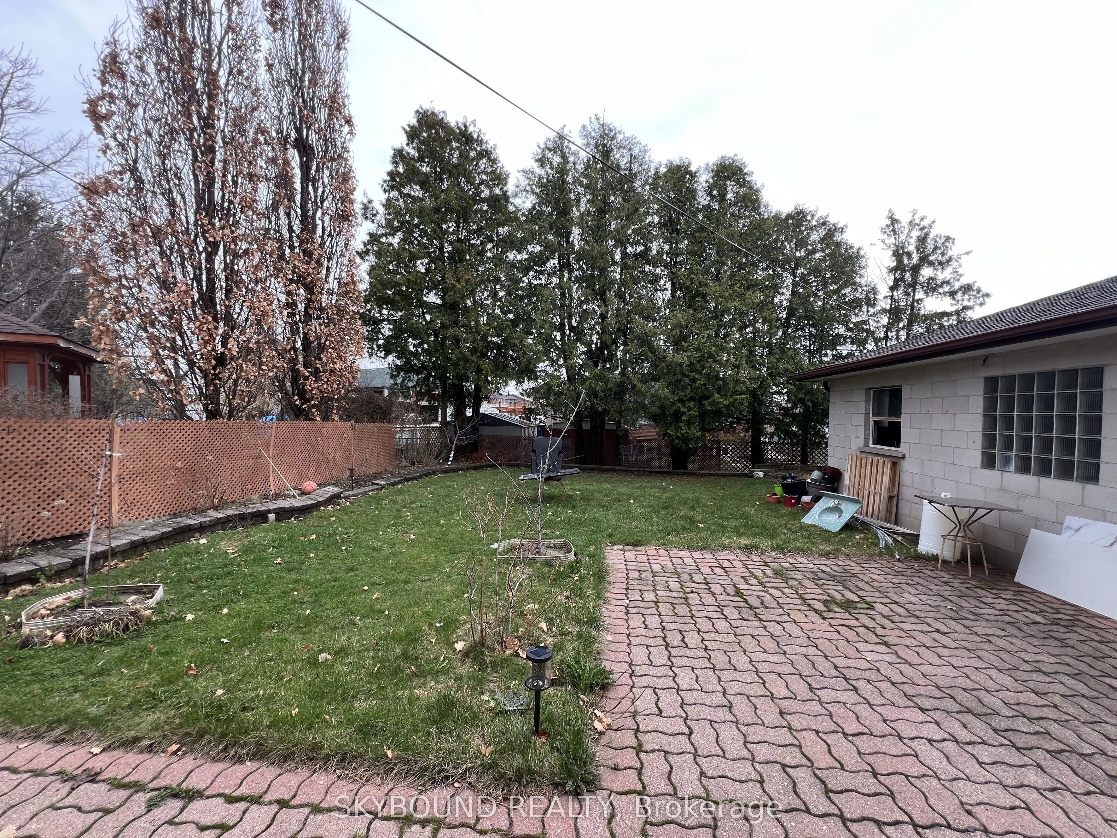 33 Bradstock Road