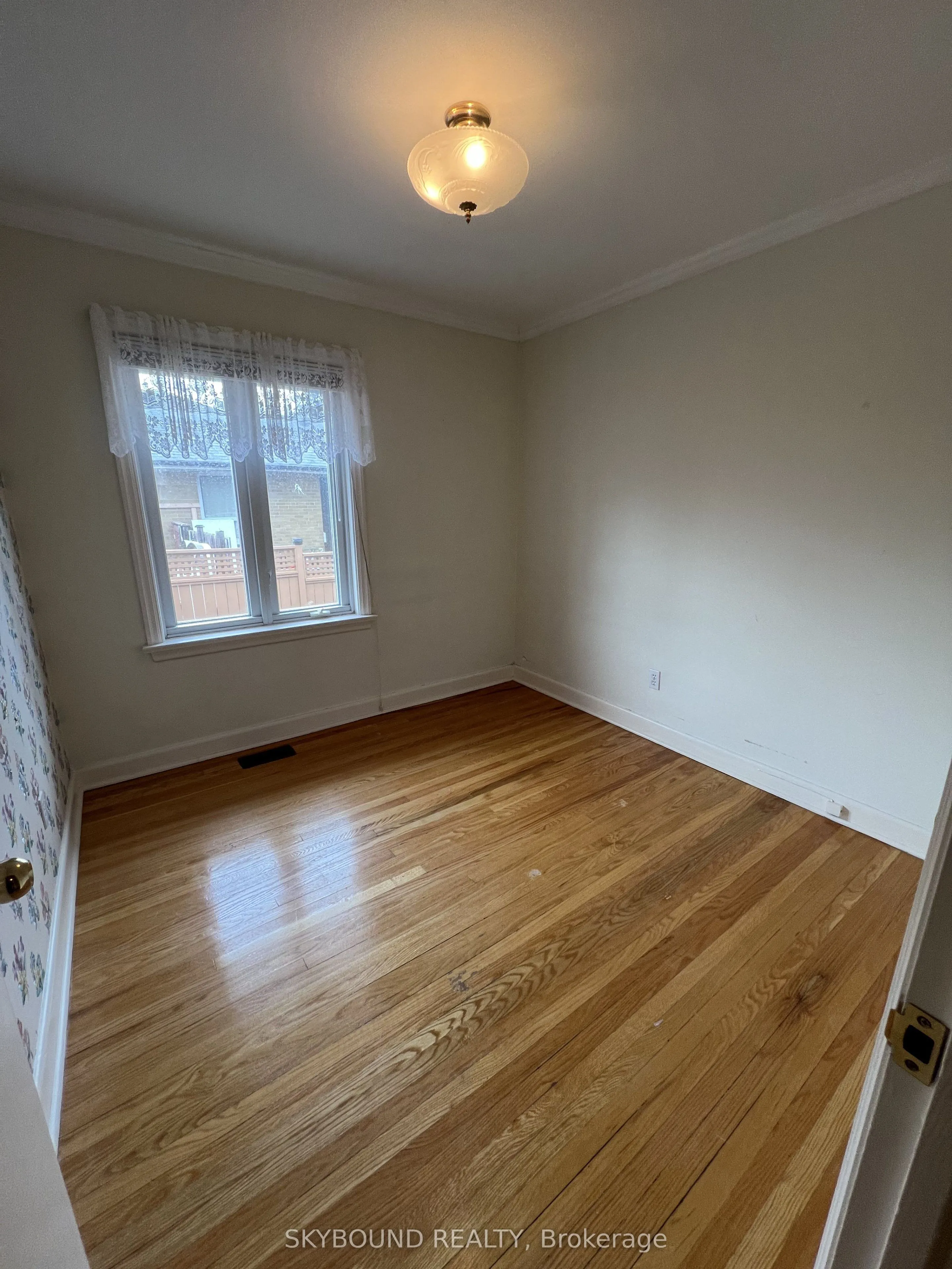 33 Bradstock Road