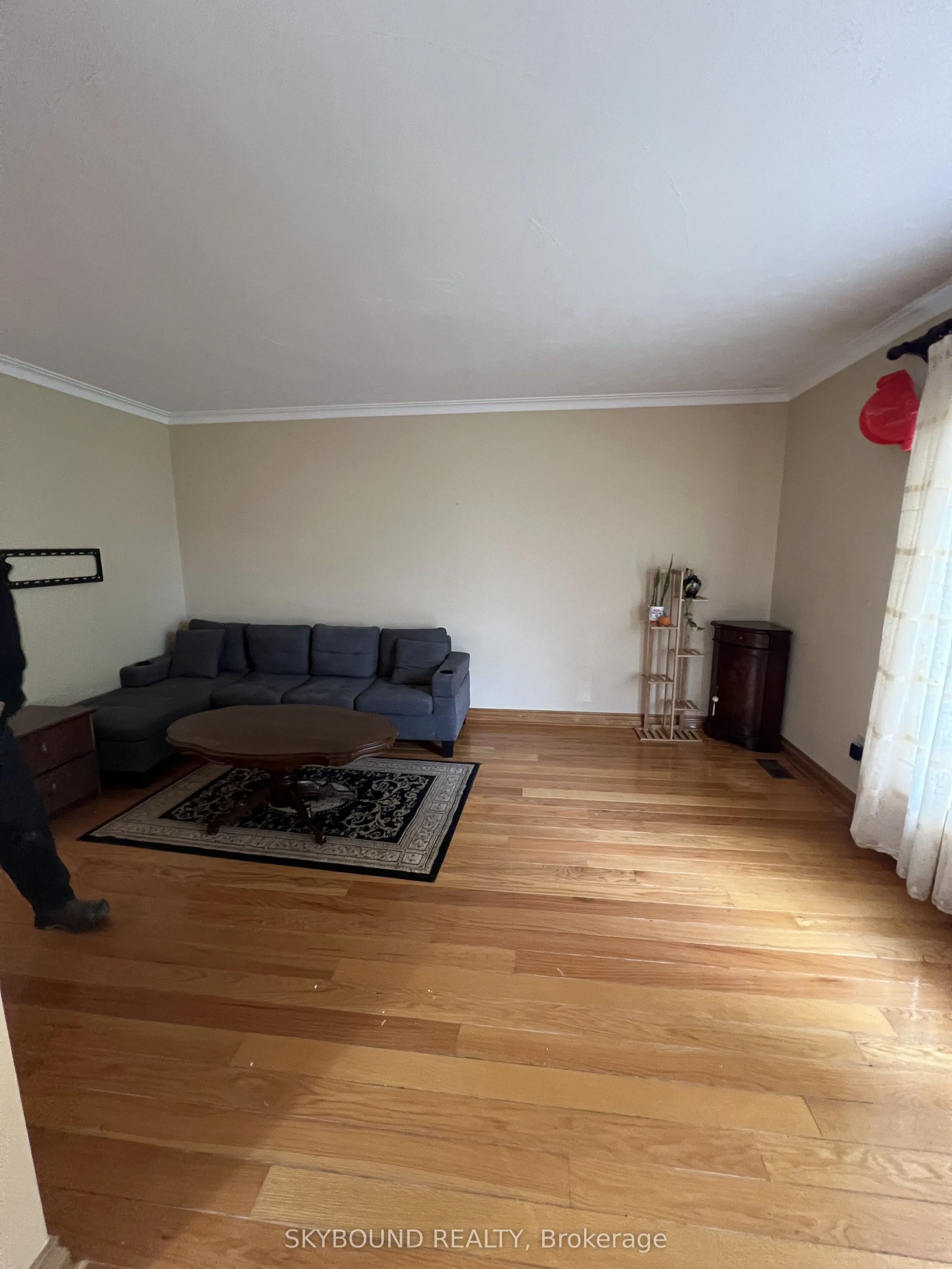 33 Bradstock Road